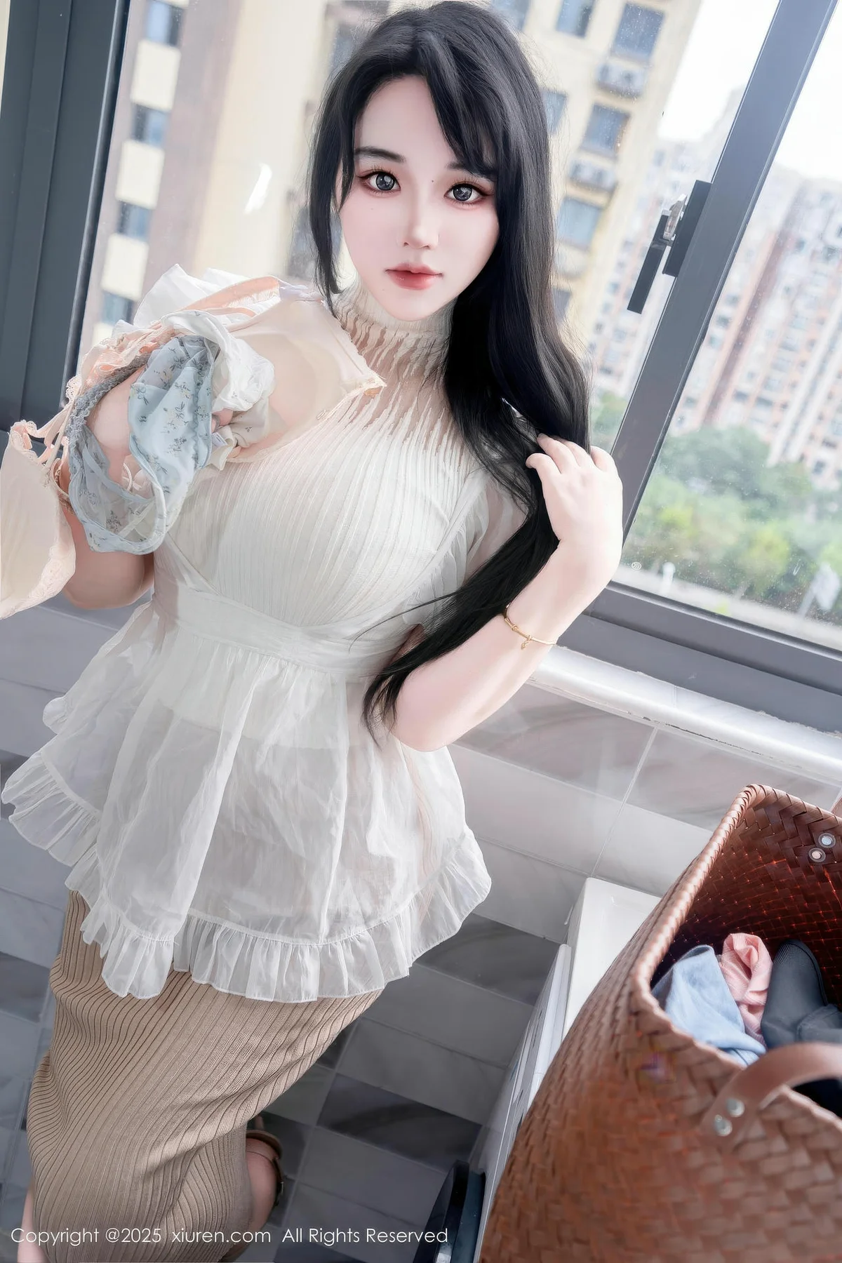 XiuRen 秀人 No.11010 汐汐爱吃草莓 善良家政姐姐肥臀爆乳 - 13