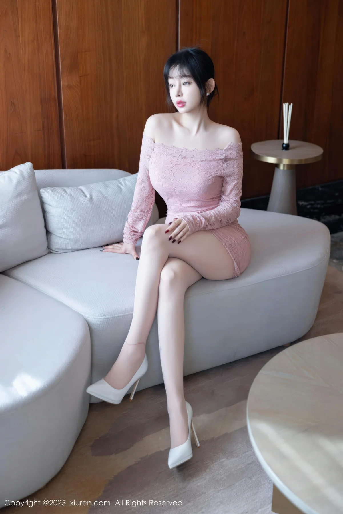 XiuRen 秀人 No.11043 王羽纯 短裙诱人原色丝袜 - 13