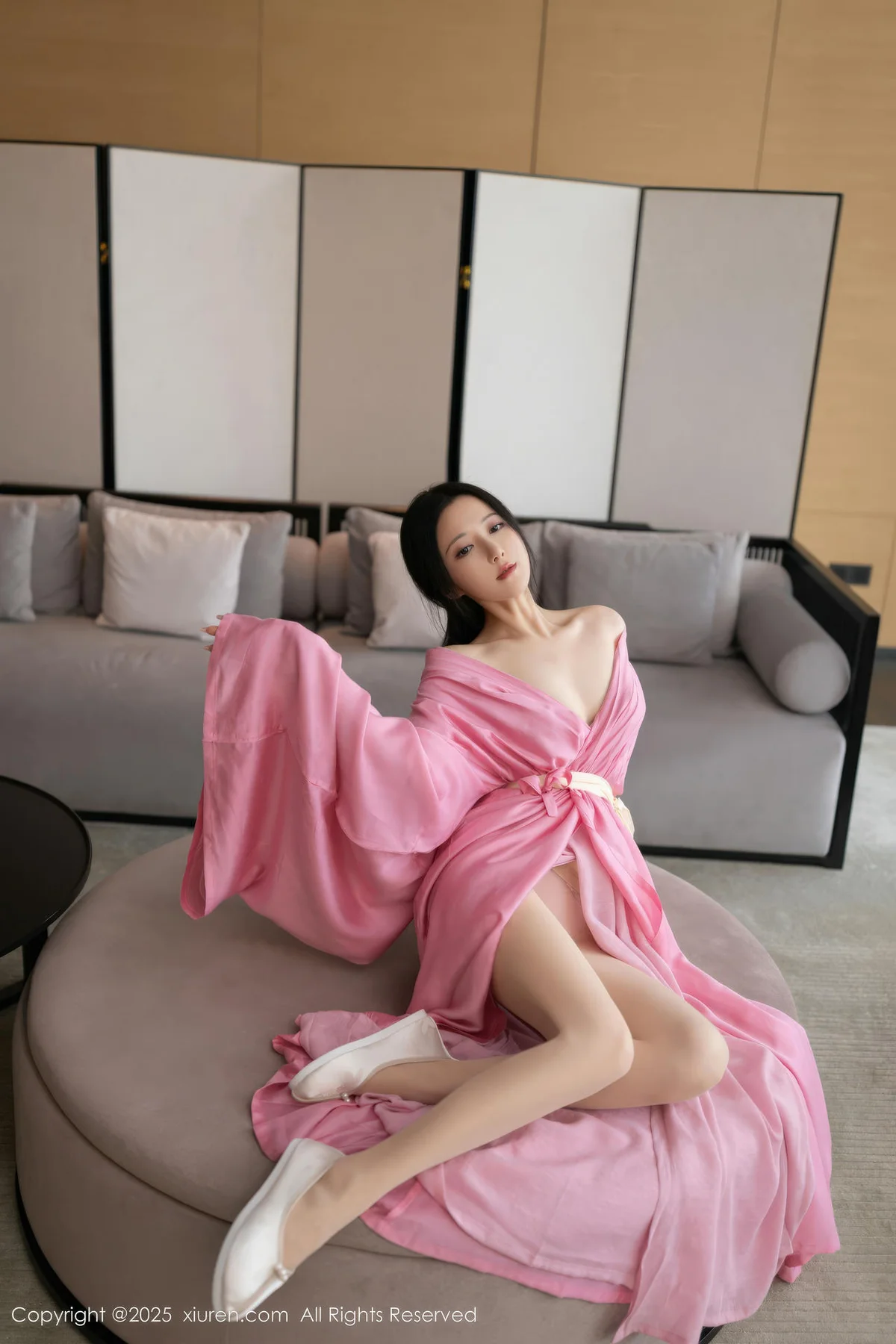 XiuRen 秀人 No.11049 鱼子酱Fish 粉色月影纱肉色丝袜 - 25