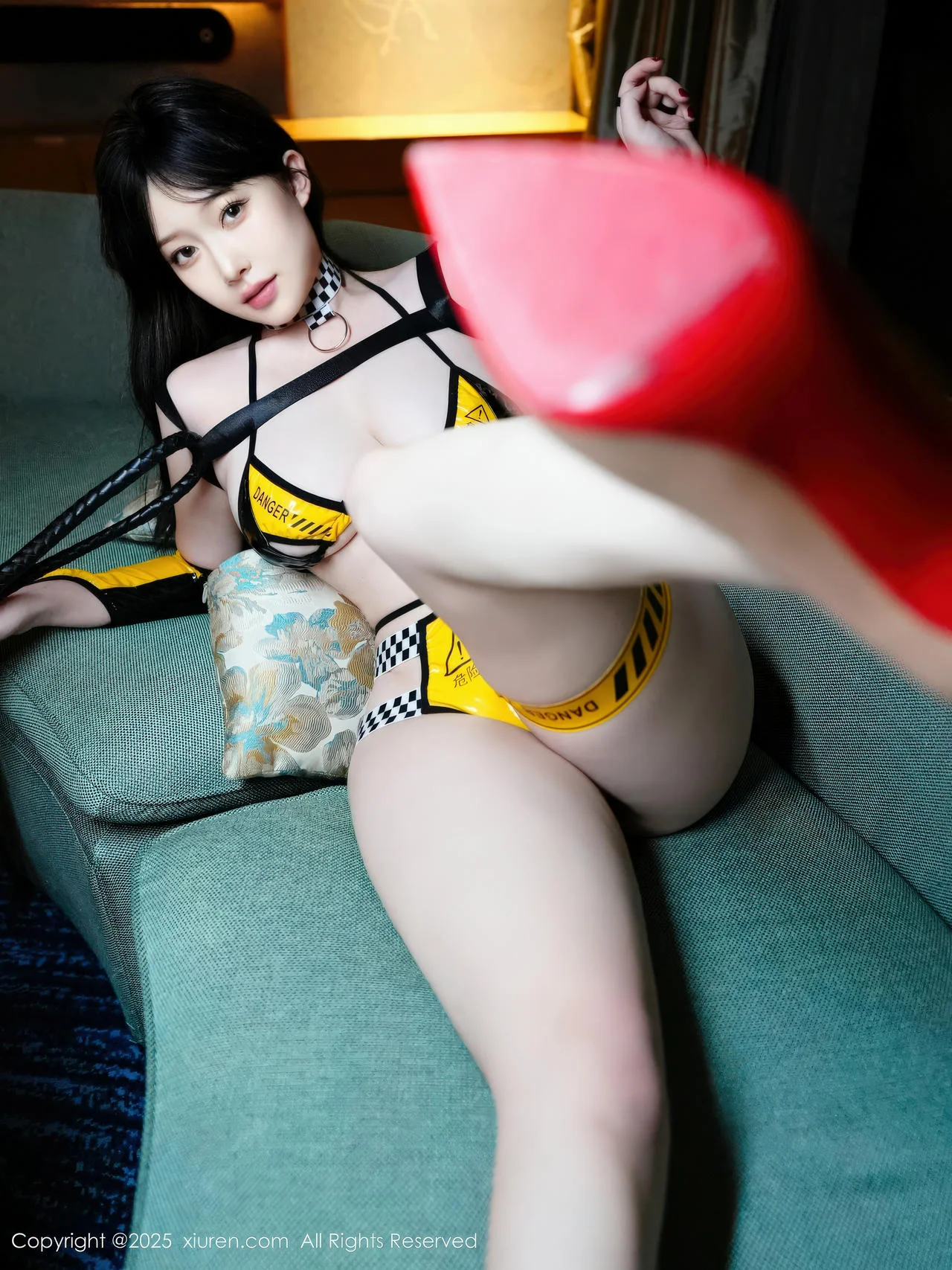 XiuRen 秀人 No.11056 李沁恩lrene 黄色赛车服美腿 - 27