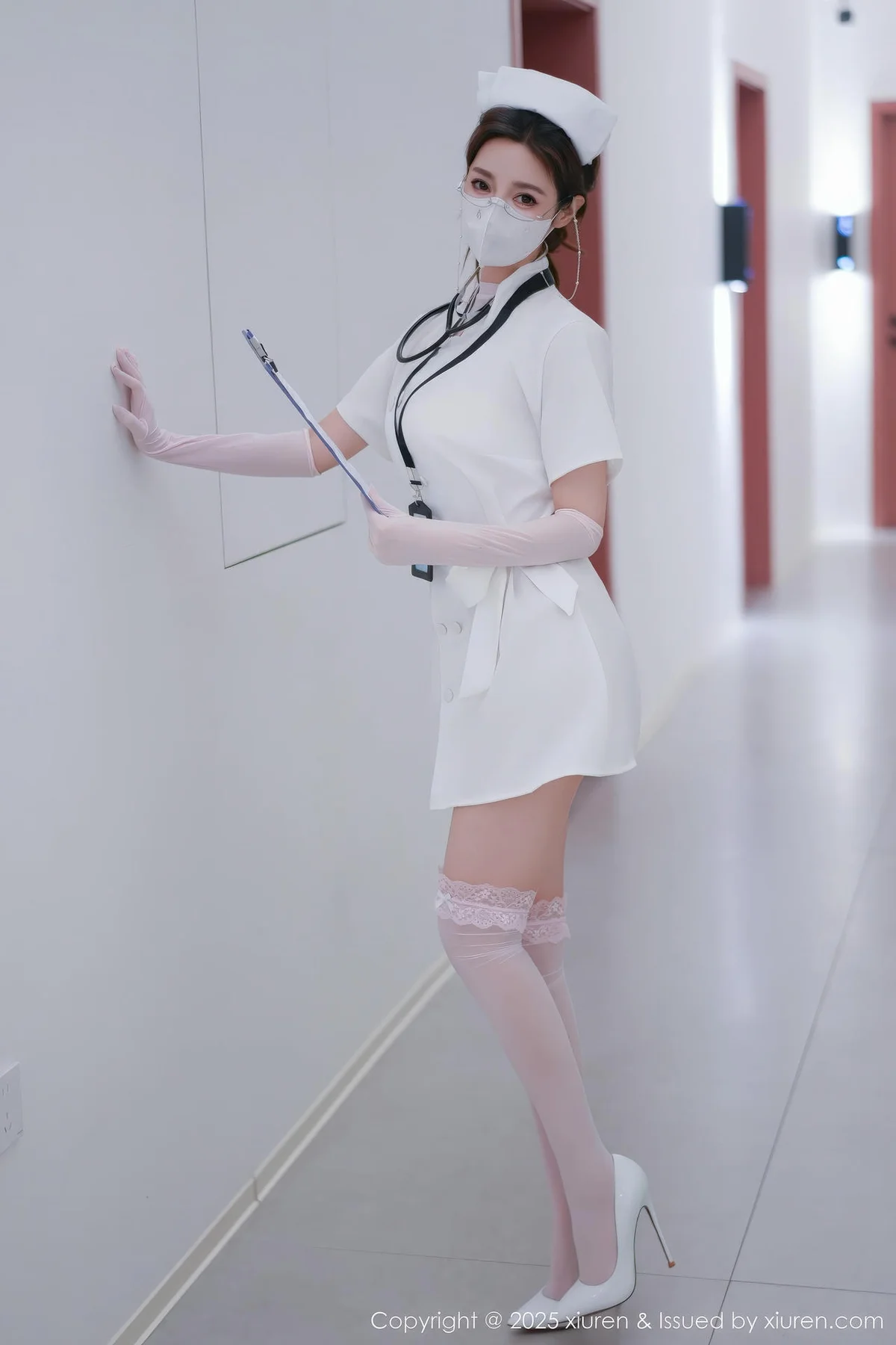 XiuRen 秀人 No.11099 Twins桃桃 护士制服主题写真 - 3