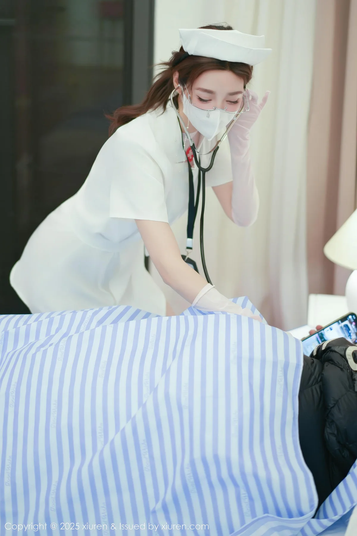 XiuRen 秀人 No.11099 Twins桃桃 护士制服主题写真 - 14