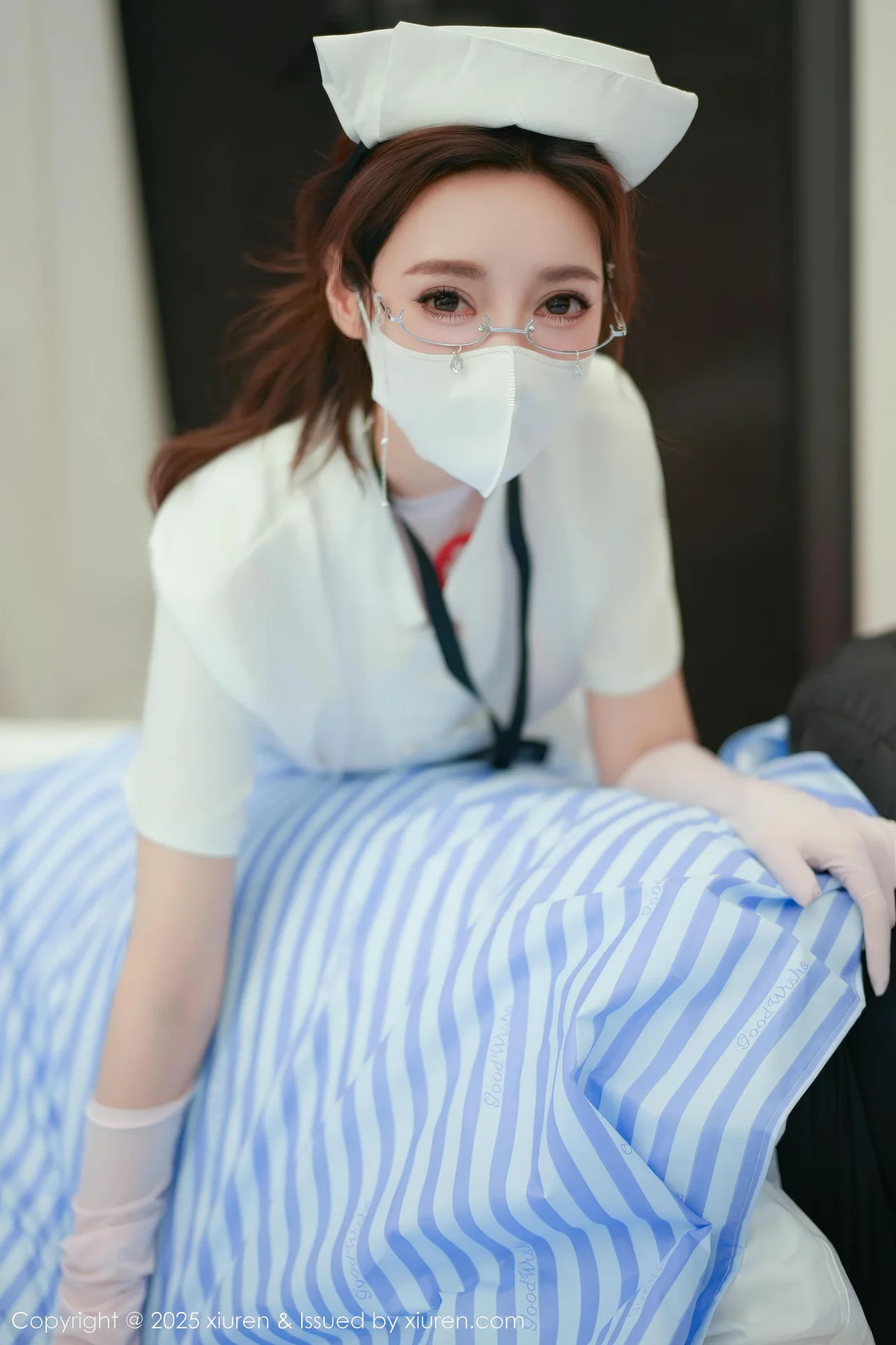 XiuRen 秀人 No.11099 Twins桃桃 护士制服主题写真 - 18