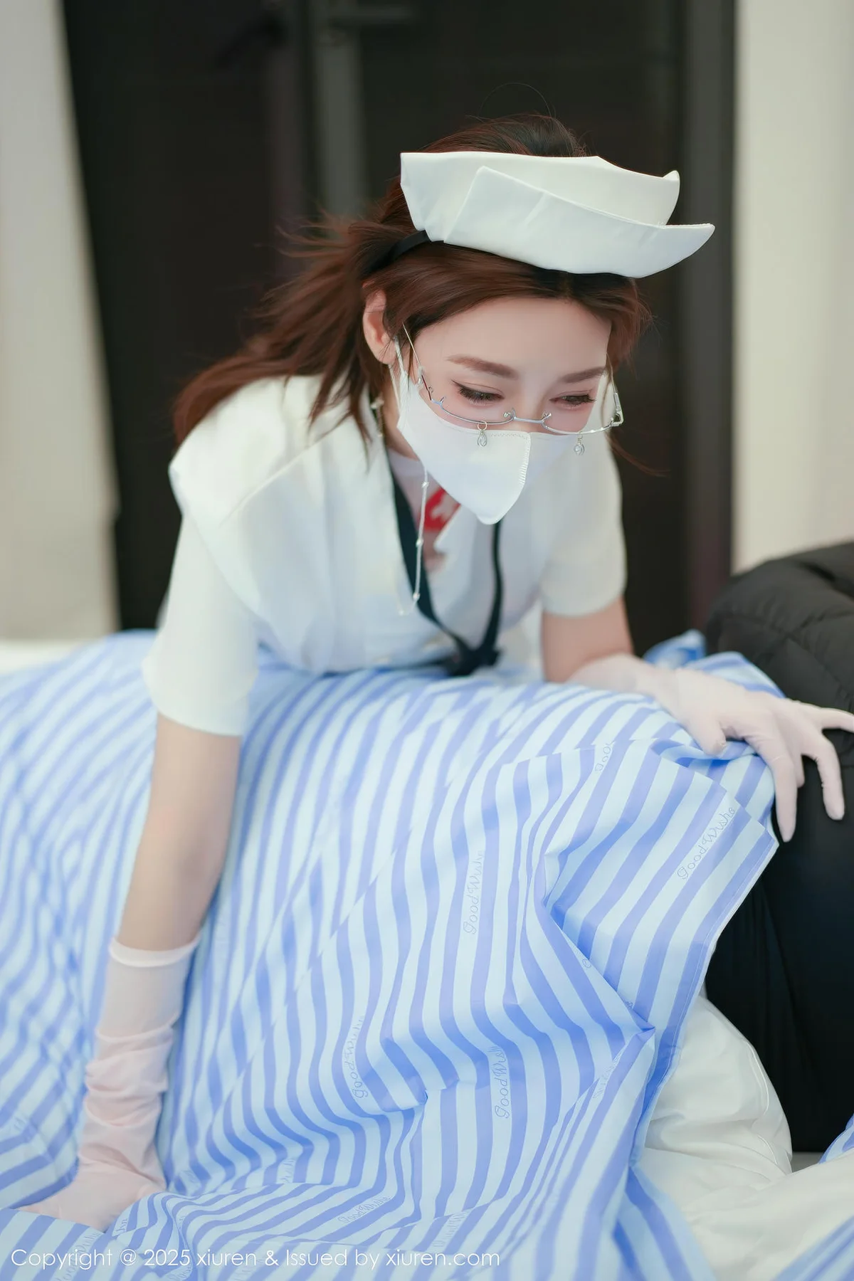 XiuRen 秀人 No.11099 Twins桃桃 护士制服主题写真 - 19