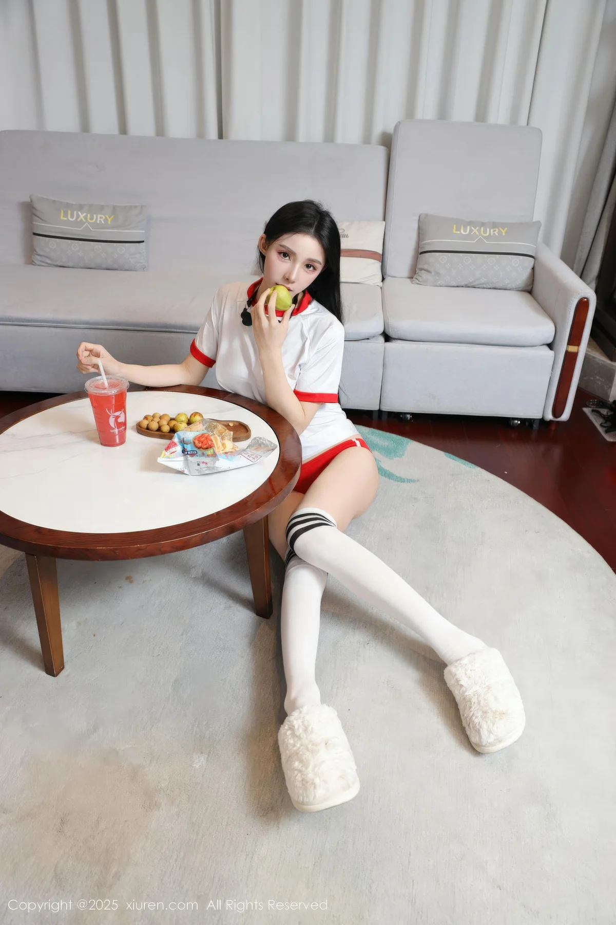XiuRen 秀人 No.11110 许微微呀 白色T恤性感诱人丝袜 - 18