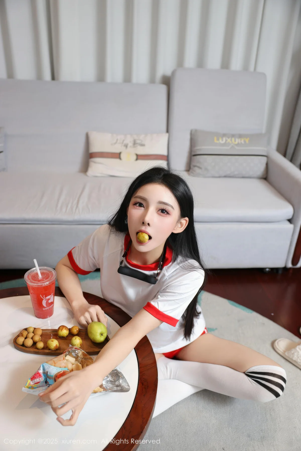 XiuRen 秀人 No.11110 许微微呀 白色T恤性感诱人丝袜 - 27