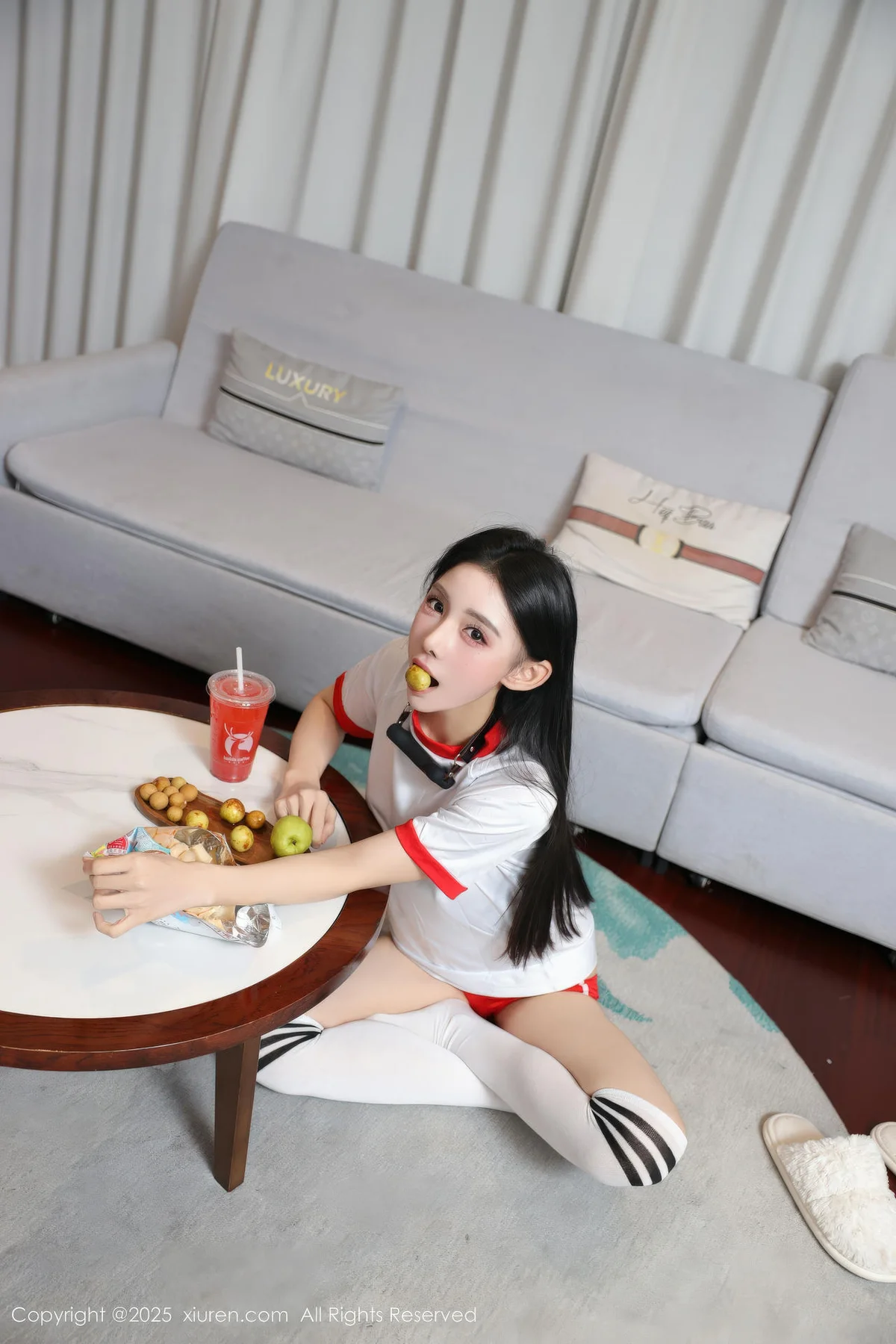 XiuRen 秀人 No.11110 许微微呀 白色T恤性感诱人丝袜 - 28