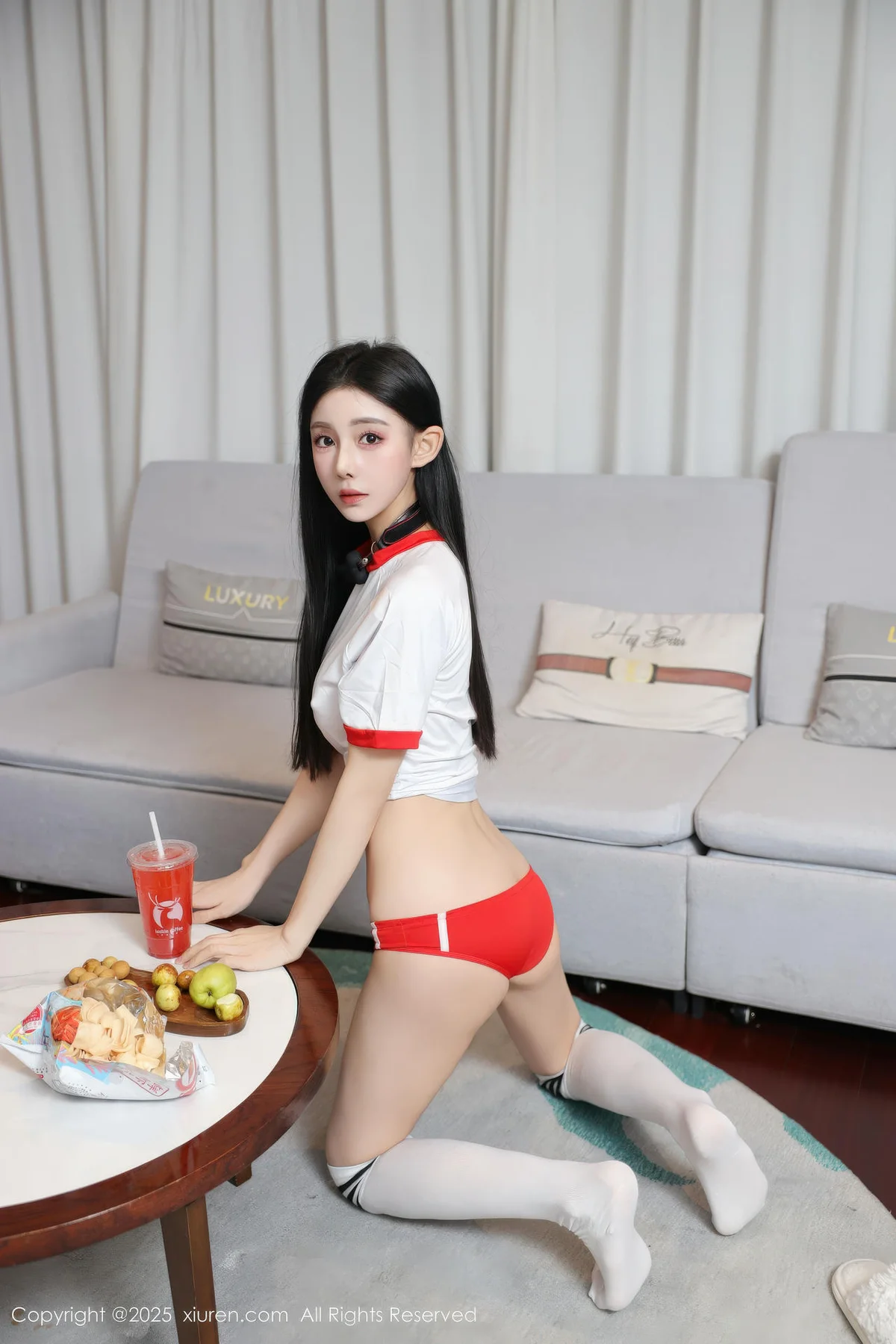 XiuRen 秀人 No.11110 许微微呀 白色T恤性感诱人丝袜 - 33
