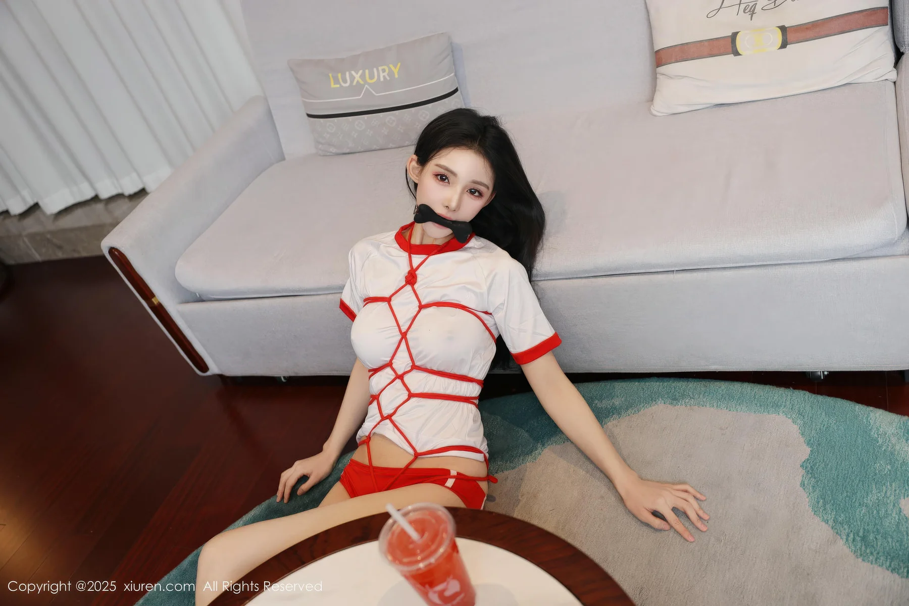 XiuRen 秀人 No.11110 许微微呀 白色T恤性感诱人丝袜 - 48