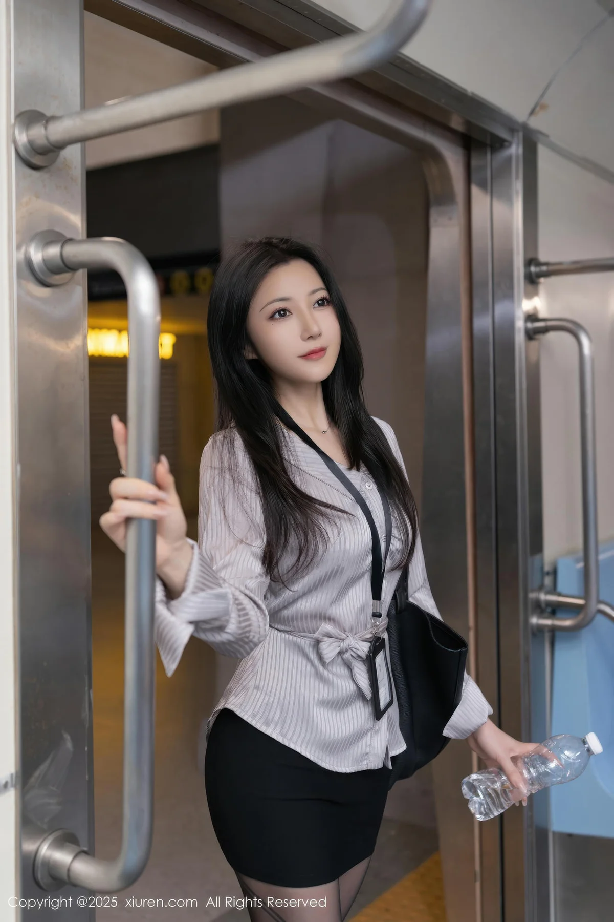 XiuRen 秀人 No.11186 鱼子酱Fish 性感OL服饰婀娜动人身段 - 11
