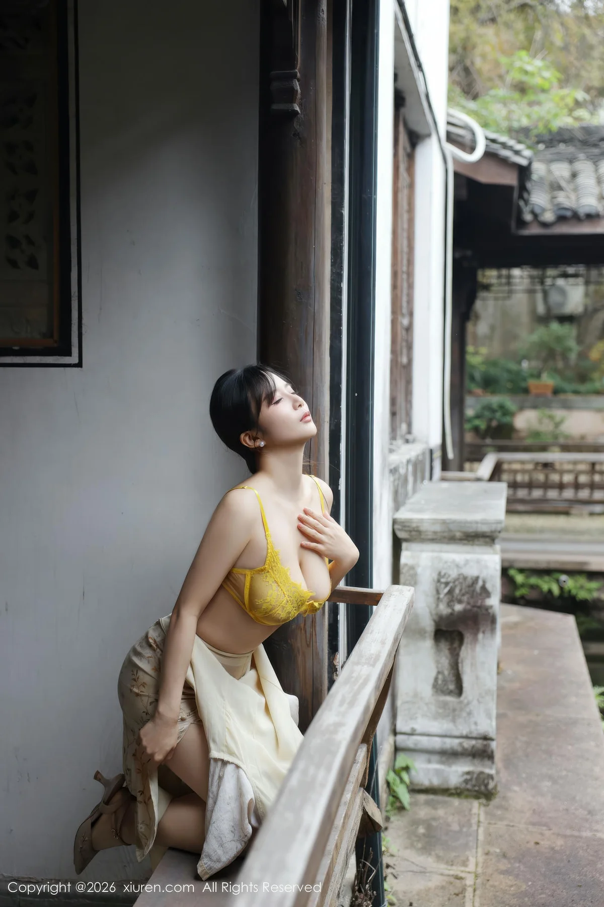 XiuRen 秀人 No.11214 小肉肉咪 浅黄色旗袍户外 - 59
