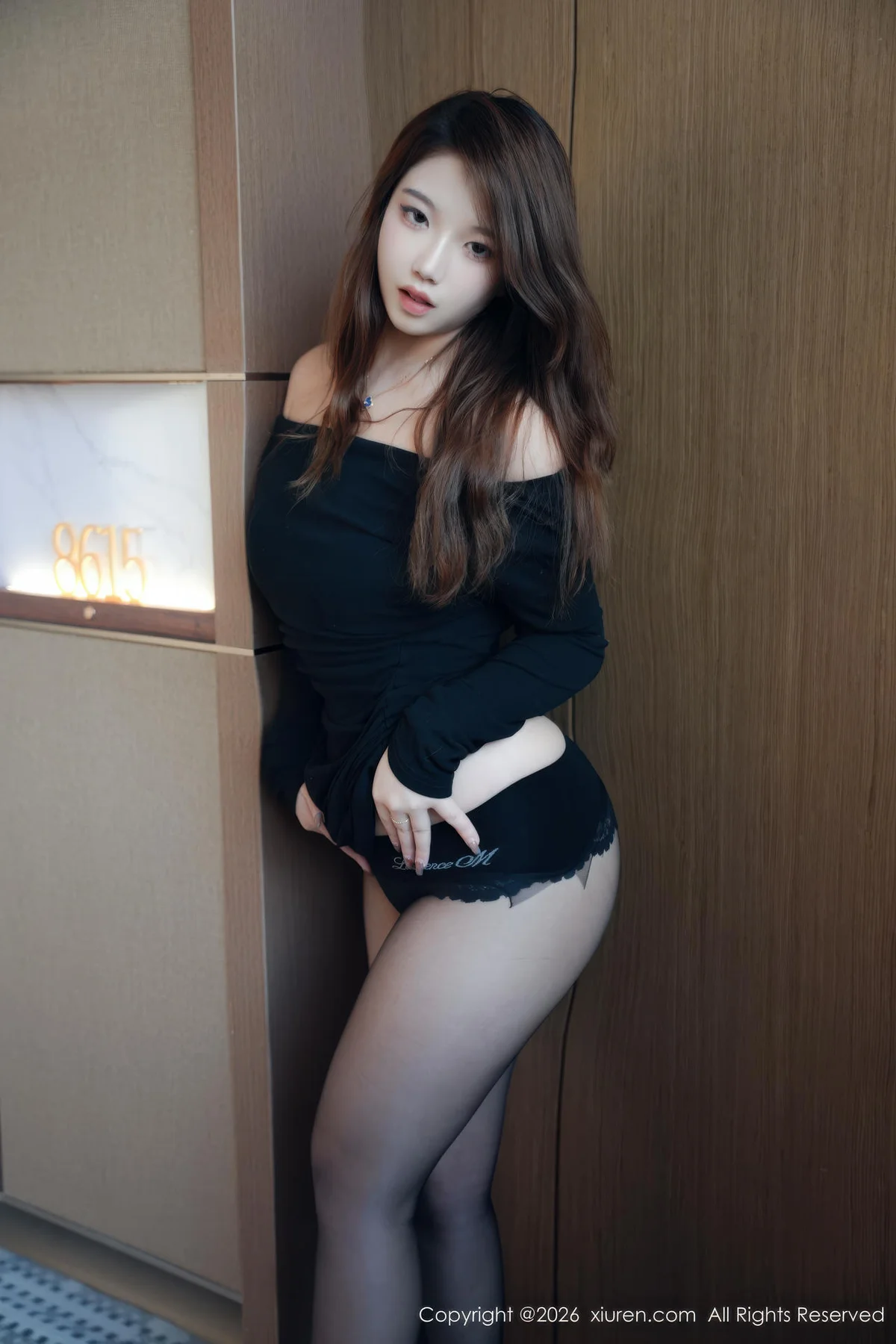 XiuRen 秀人 No.11250 小依依MM 街拍黑色连衣短裙 - 45