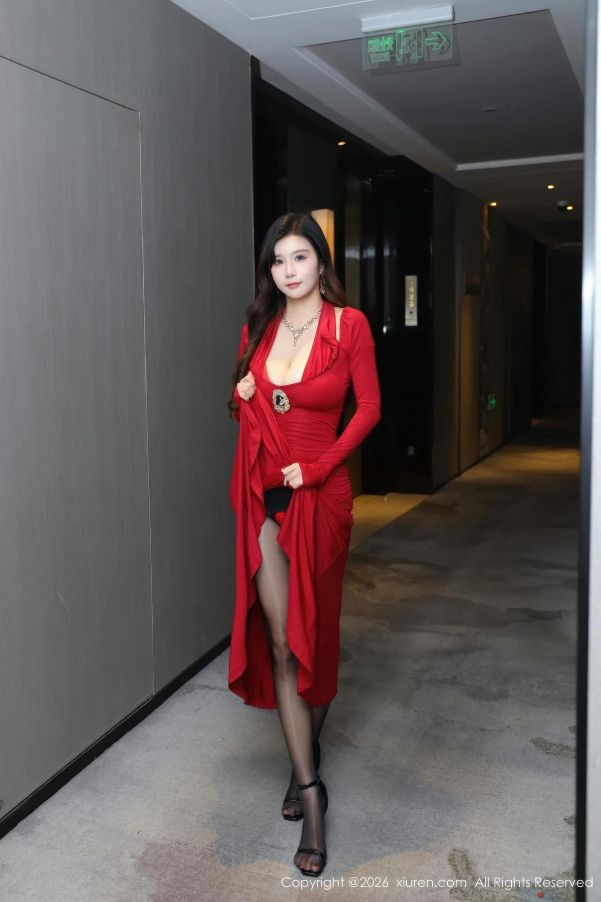 XiuRen 秀人 No.11271 小肉肉咪 红色连衣裙黑丝 - 13