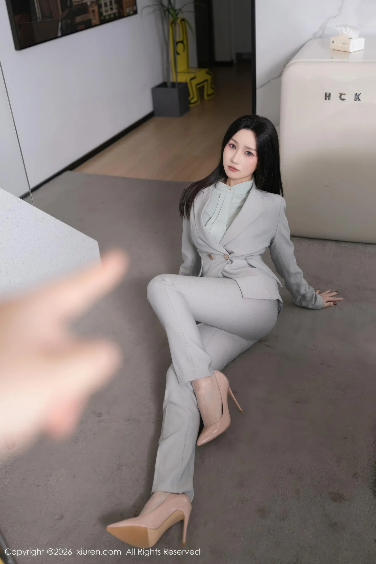 XiuRen 秀人 No.11285 杏子Yada 灰色OL服饰 - 12