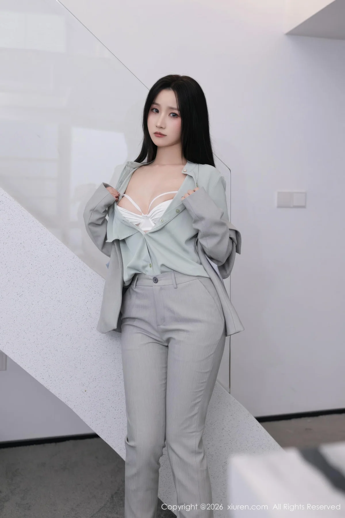 XiuRen 秀人 No.11285 杏子Yada 灰色OL服饰 - 21