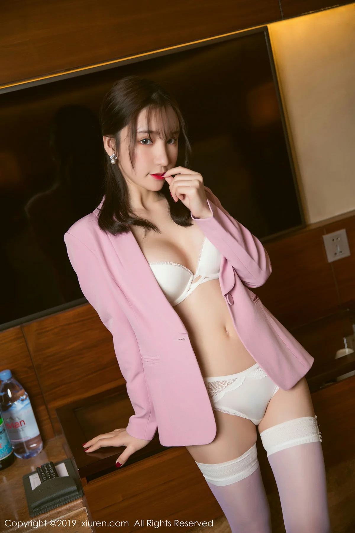 XiuRen 秀人 No.1391 周于希 长腿ol丝袜制服办公 - 31