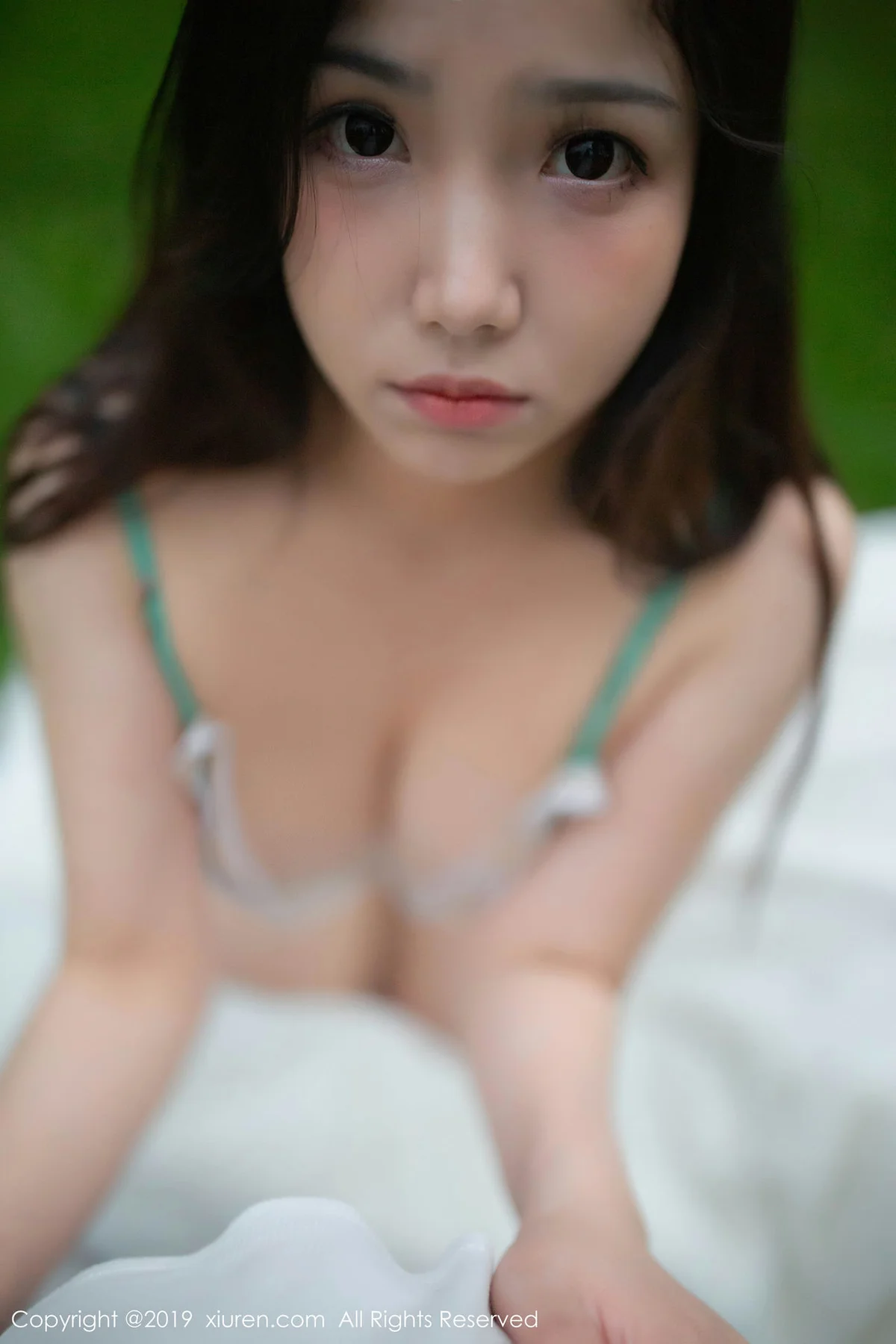 XiuRen 秀人 No.1504 徐薇薇mia 户外花园东欧旅拍写真 - 27