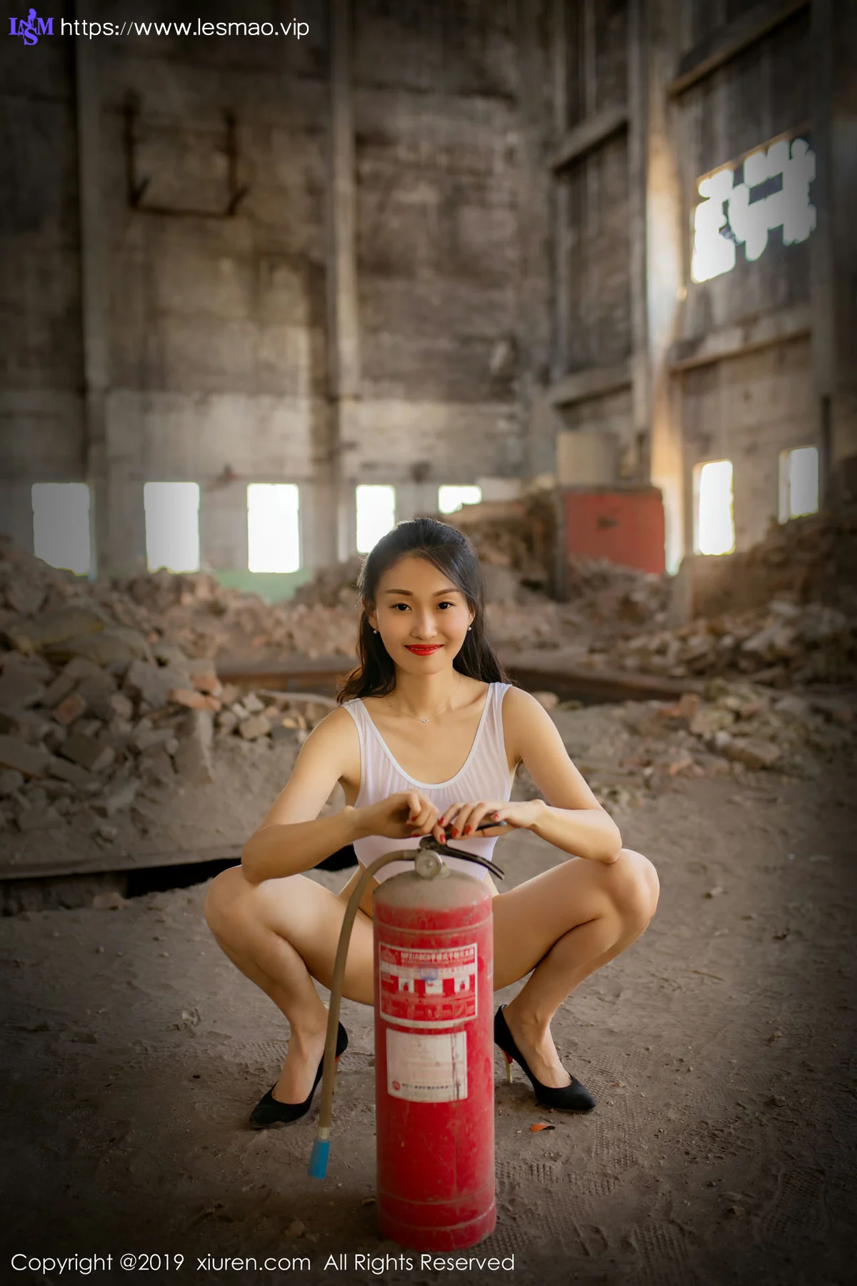 XiuRen 秀人 No.1679 狐小妖Baby 厂房外拍性感 - 16
