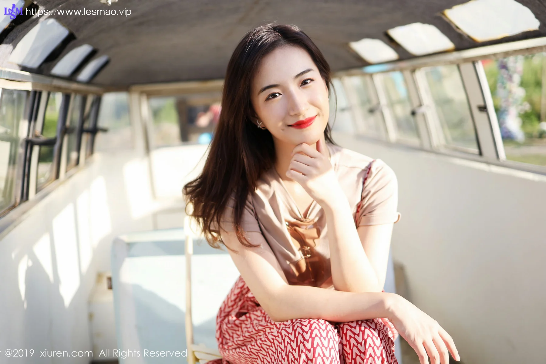 XiuRen 秀人 No.1718 气质梨涡妹 艺儿拿铁清新写真 - 13