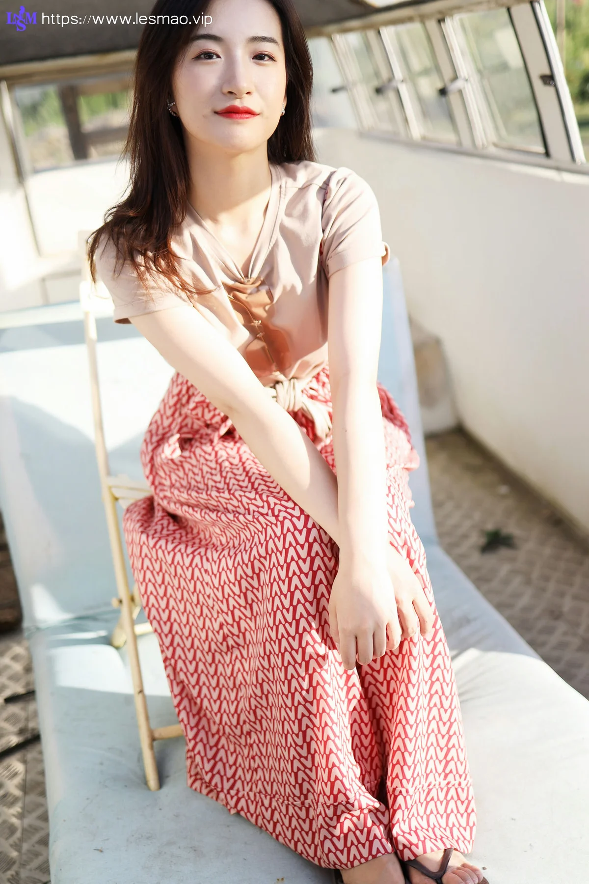 XiuRen 秀人 No.1718 气质梨涡妹 艺儿拿铁清新写真 - 14
