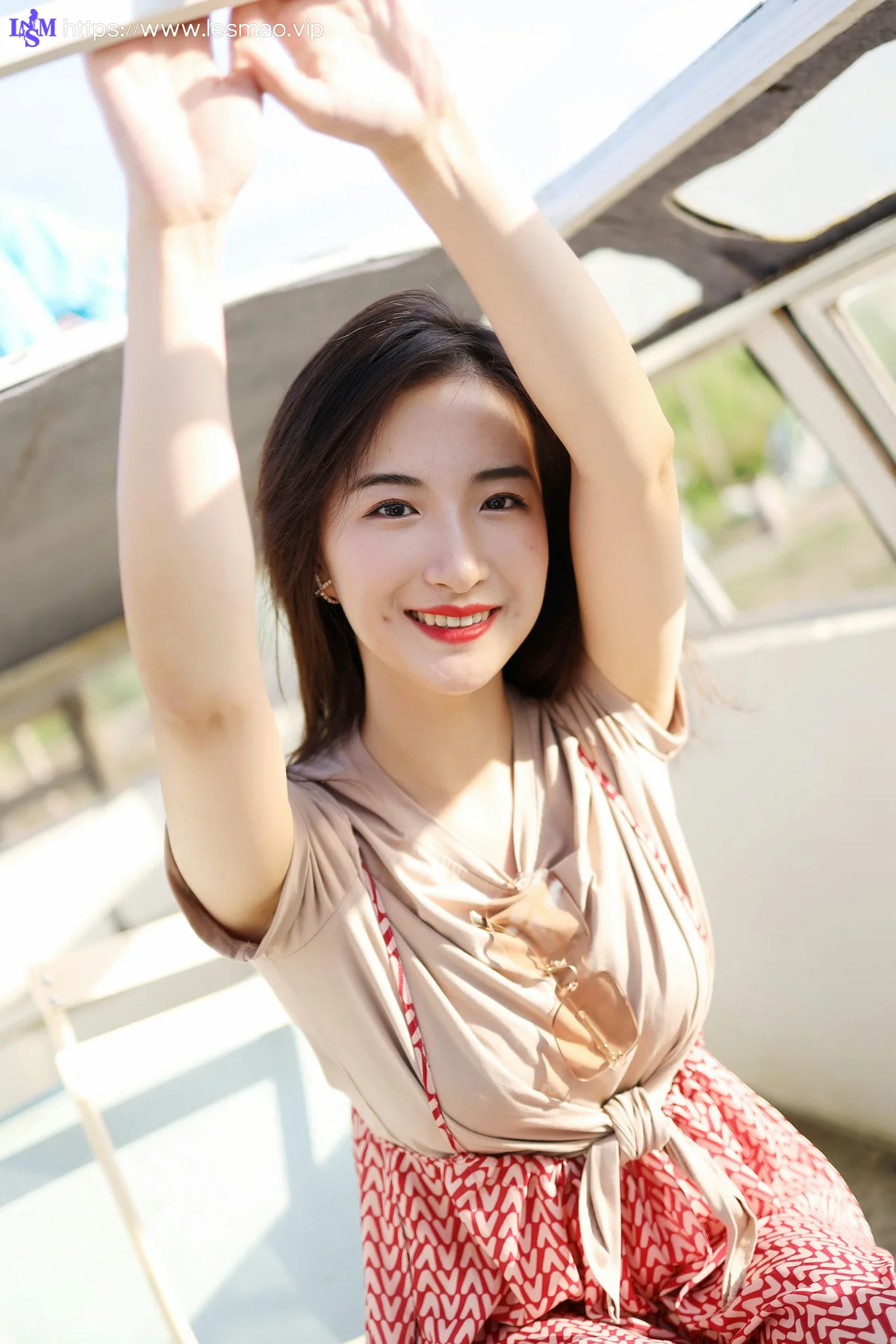 XiuRen 秀人 No.1718 气质梨涡妹 艺儿拿铁清新写真 - 15