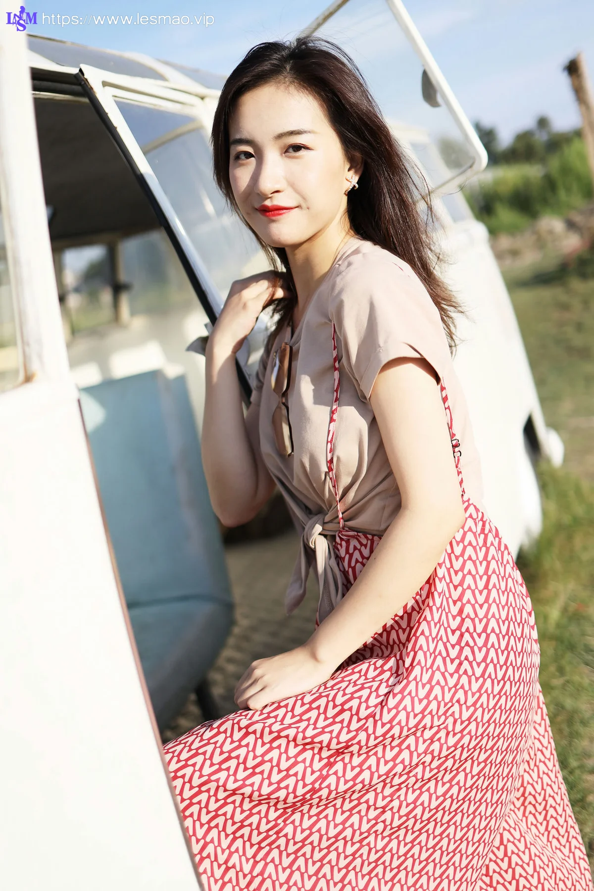 XiuRen 秀人 No.1718 气质梨涡妹 艺儿拿铁清新写真 - 16