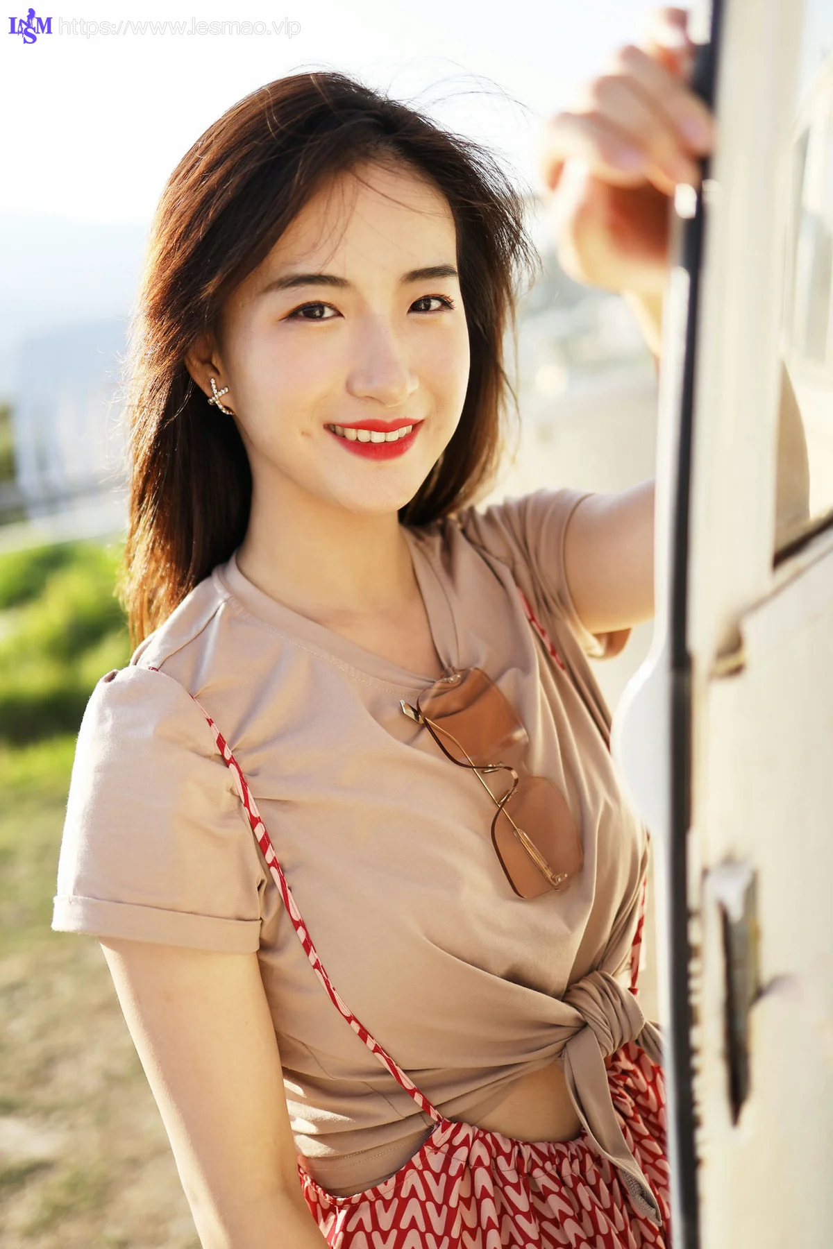 XiuRen 秀人 No.1718 气质梨涡妹 艺儿拿铁清新写真 - 18