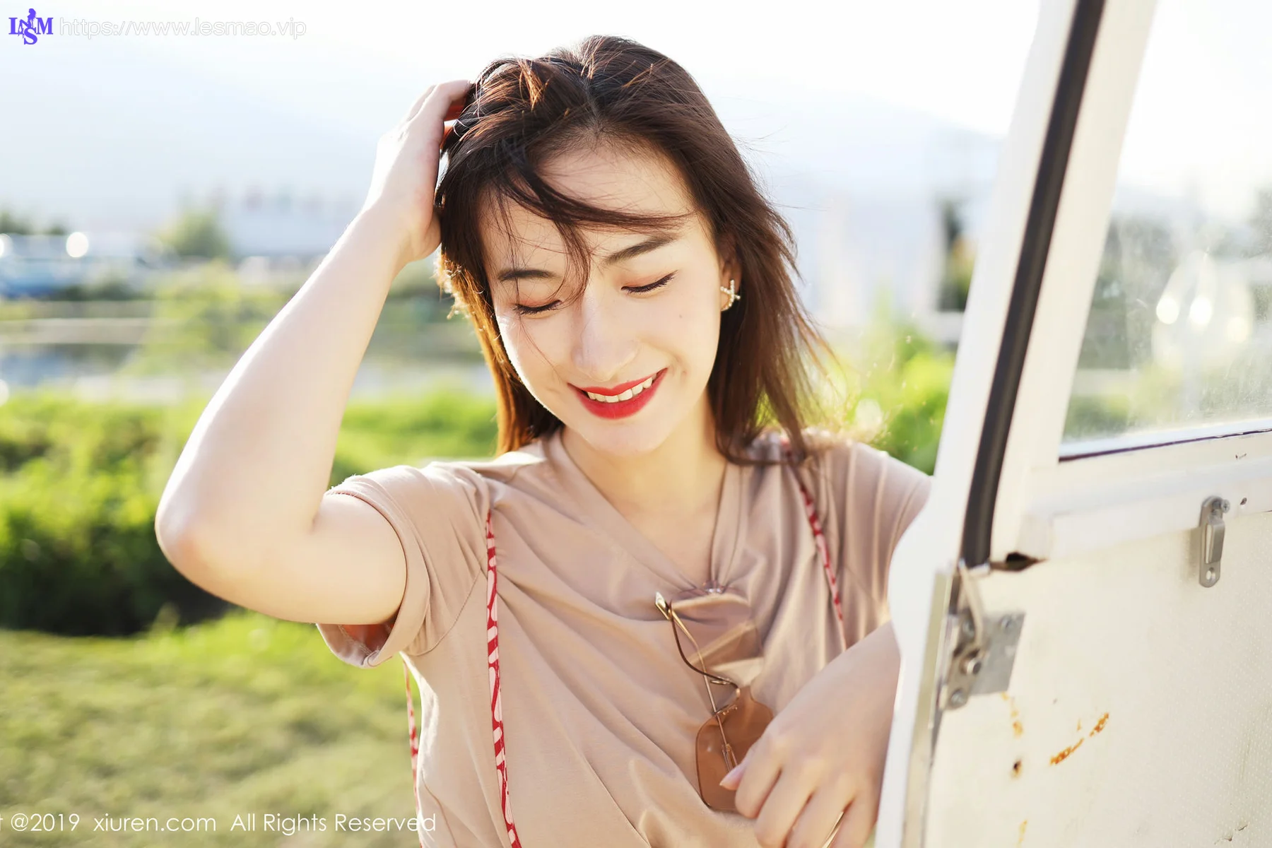XiuRen 秀人 No.1718 气质梨涡妹 艺儿拿铁清新写真 - 19
