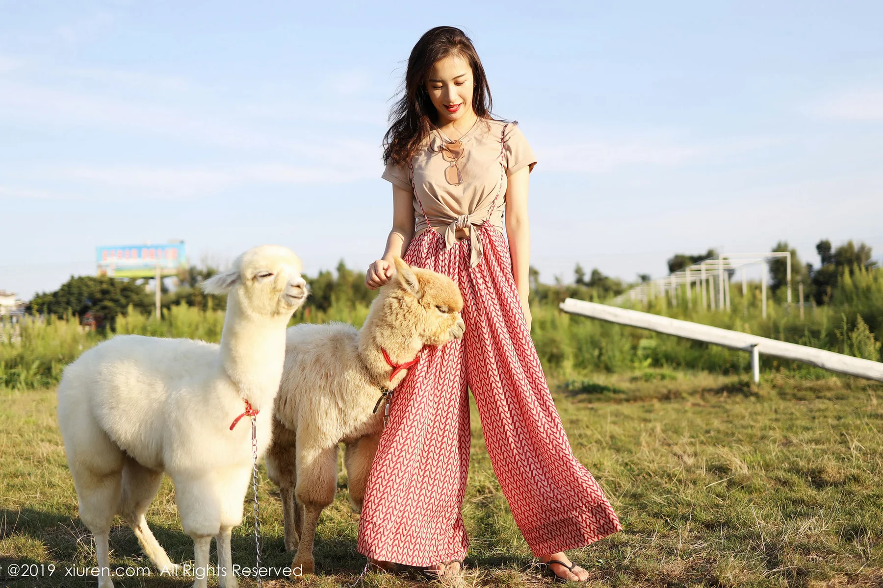 XiuRen 秀人 No.1718 气质梨涡妹 艺儿拿铁清新写真 - 28