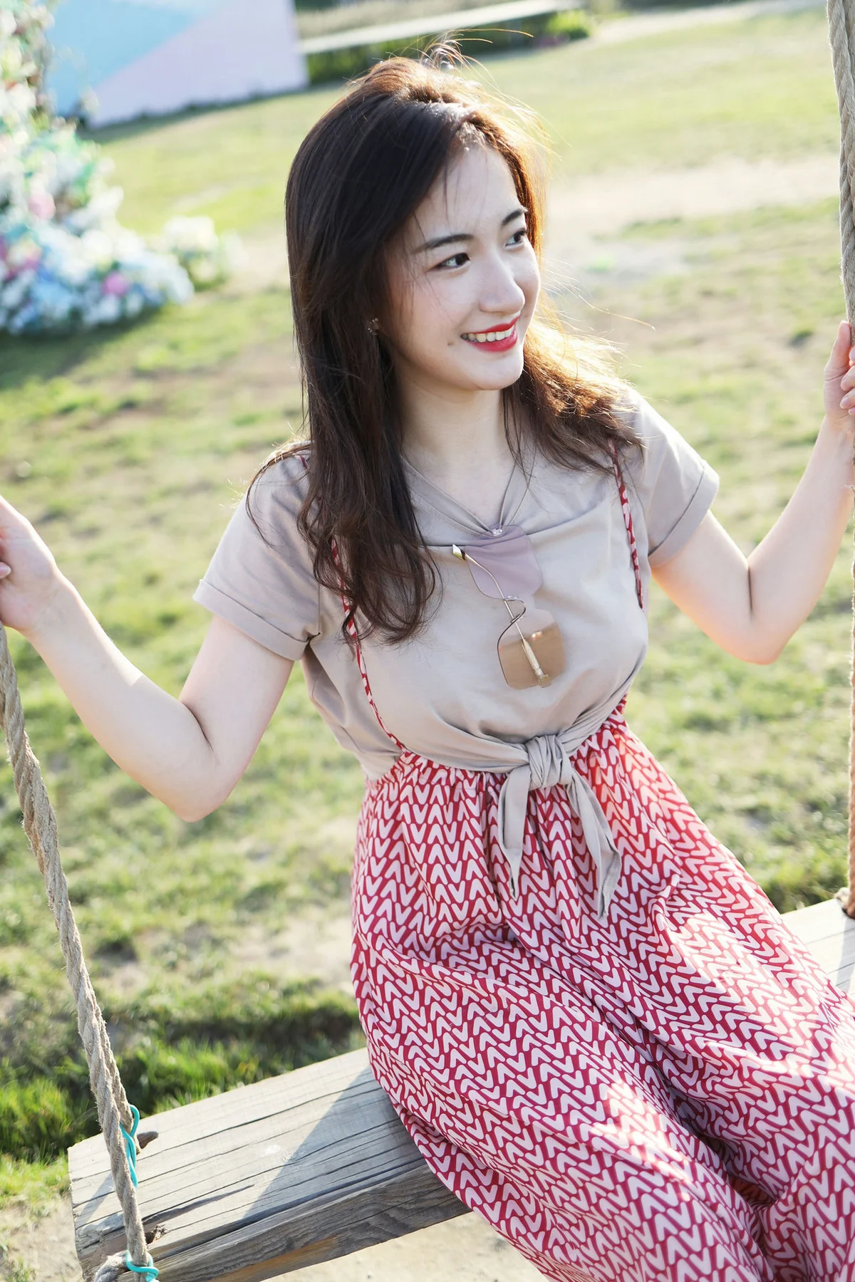 XiuRen 秀人 No.1718 气质梨涡妹 艺儿拿铁清新写真 - 32