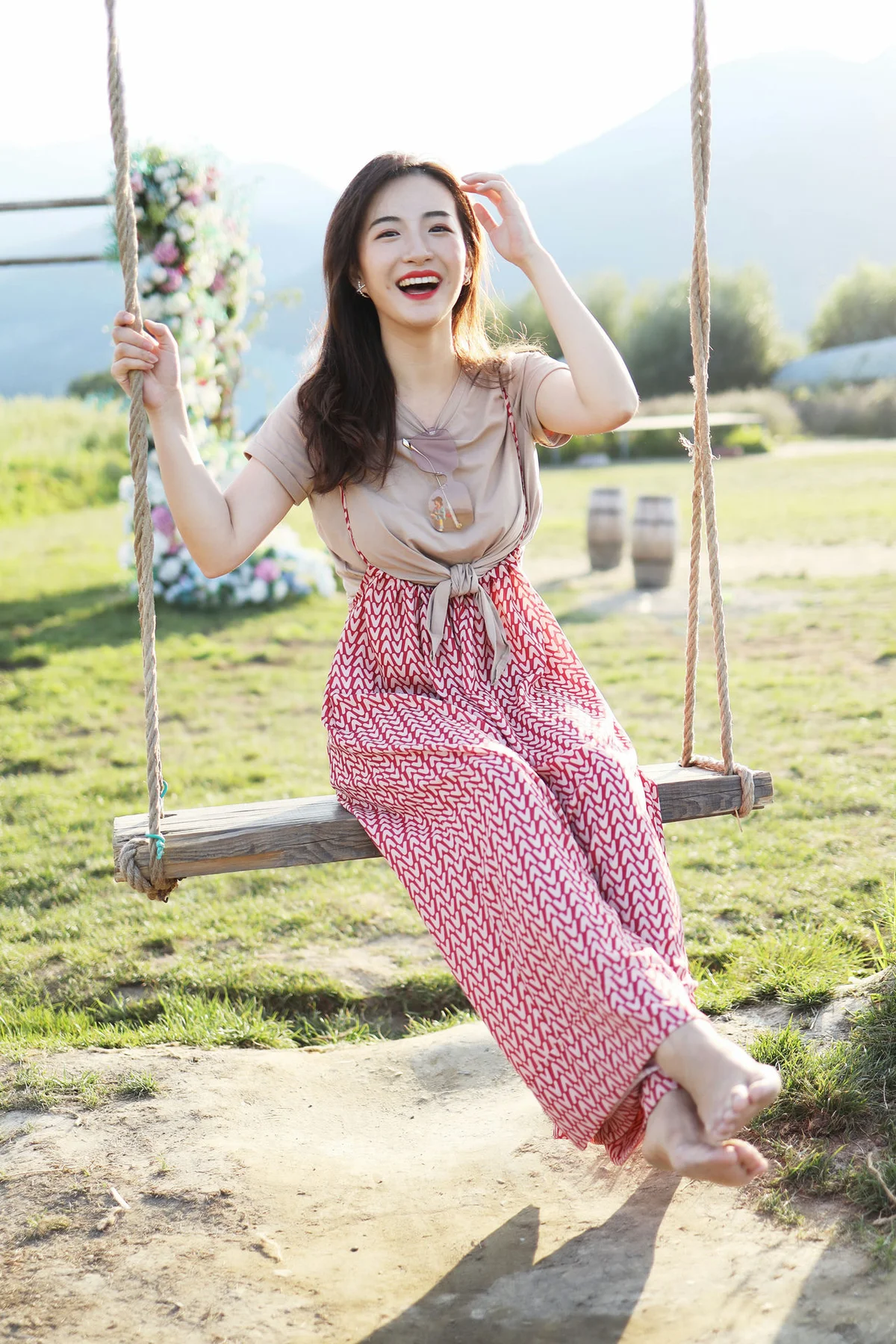 XiuRen 秀人 No.1718 气质梨涡妹 艺儿拿铁清新写真 - 36