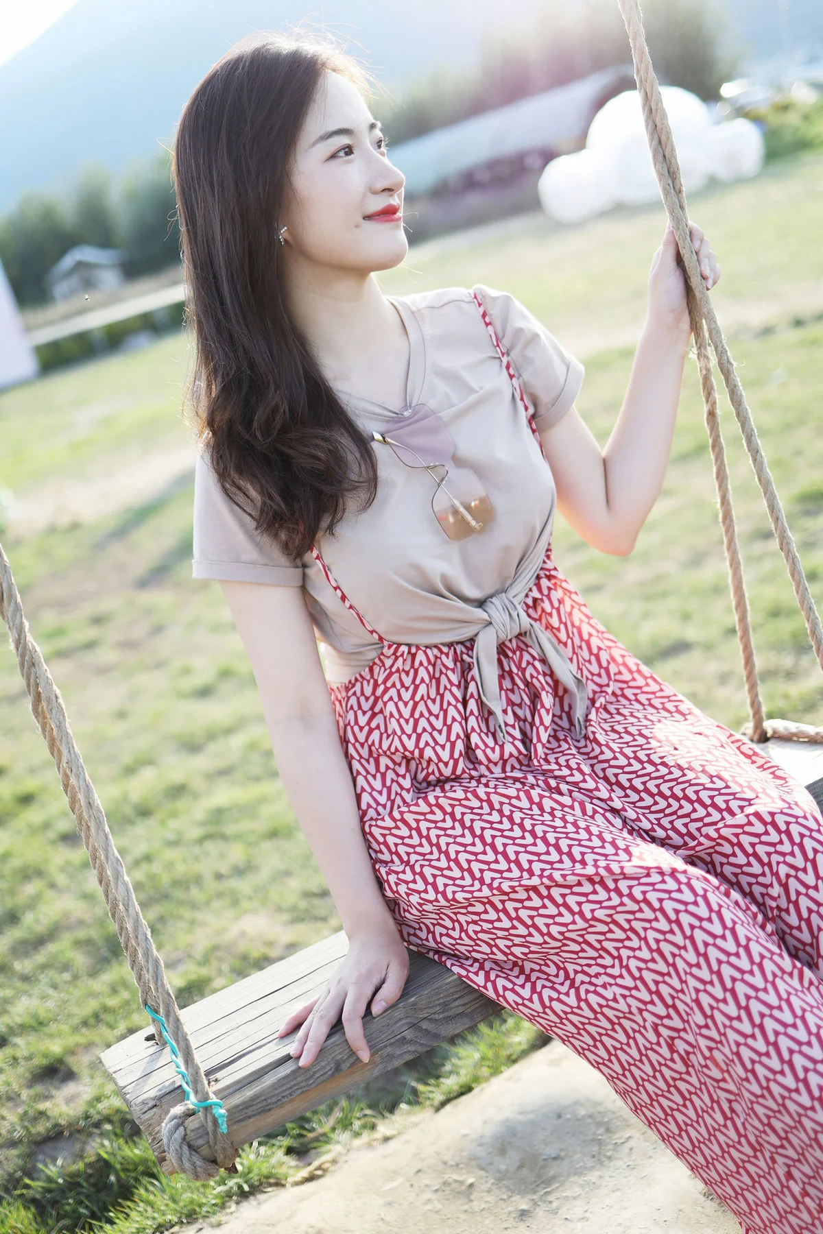 XiuRen 秀人 No.1718 气质梨涡妹 艺儿拿铁清新写真 - 37