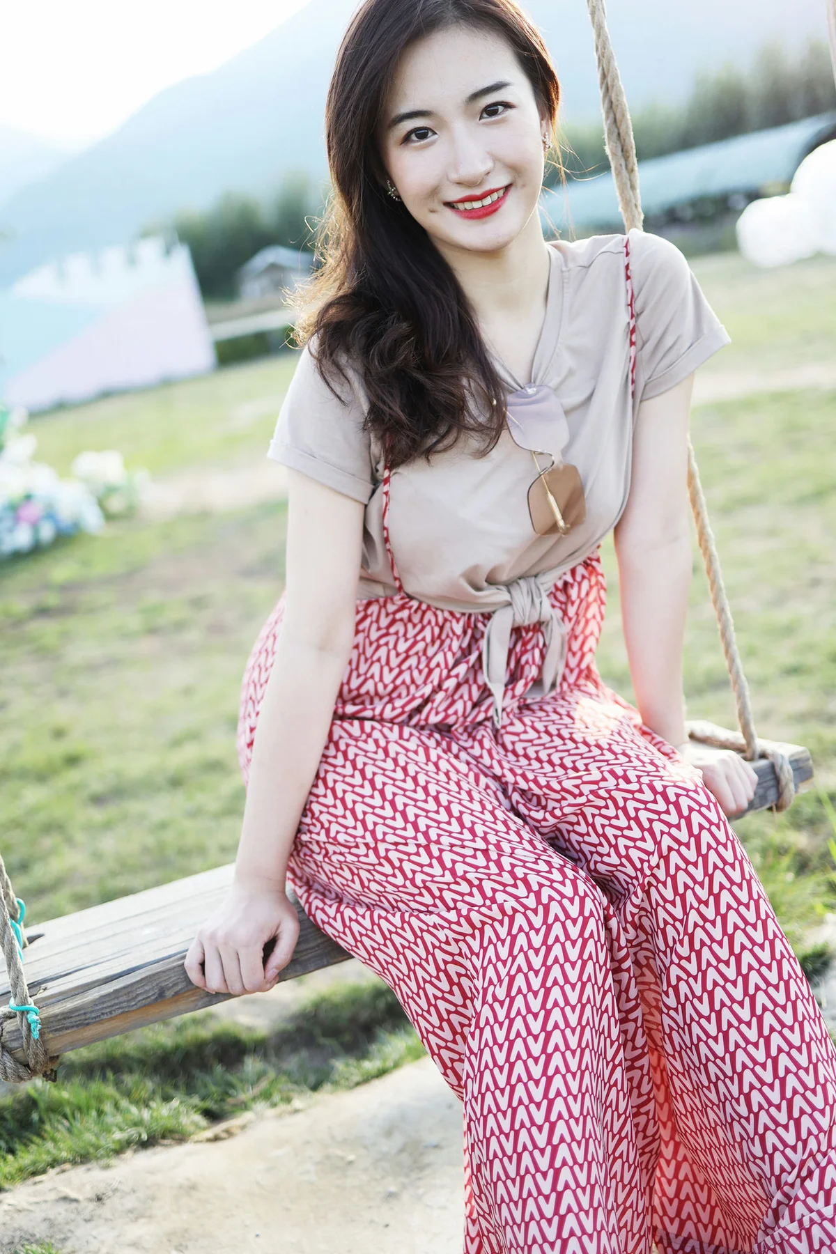 XiuRen 秀人 No.1718 气质梨涡妹 艺儿拿铁清新写真 - 41