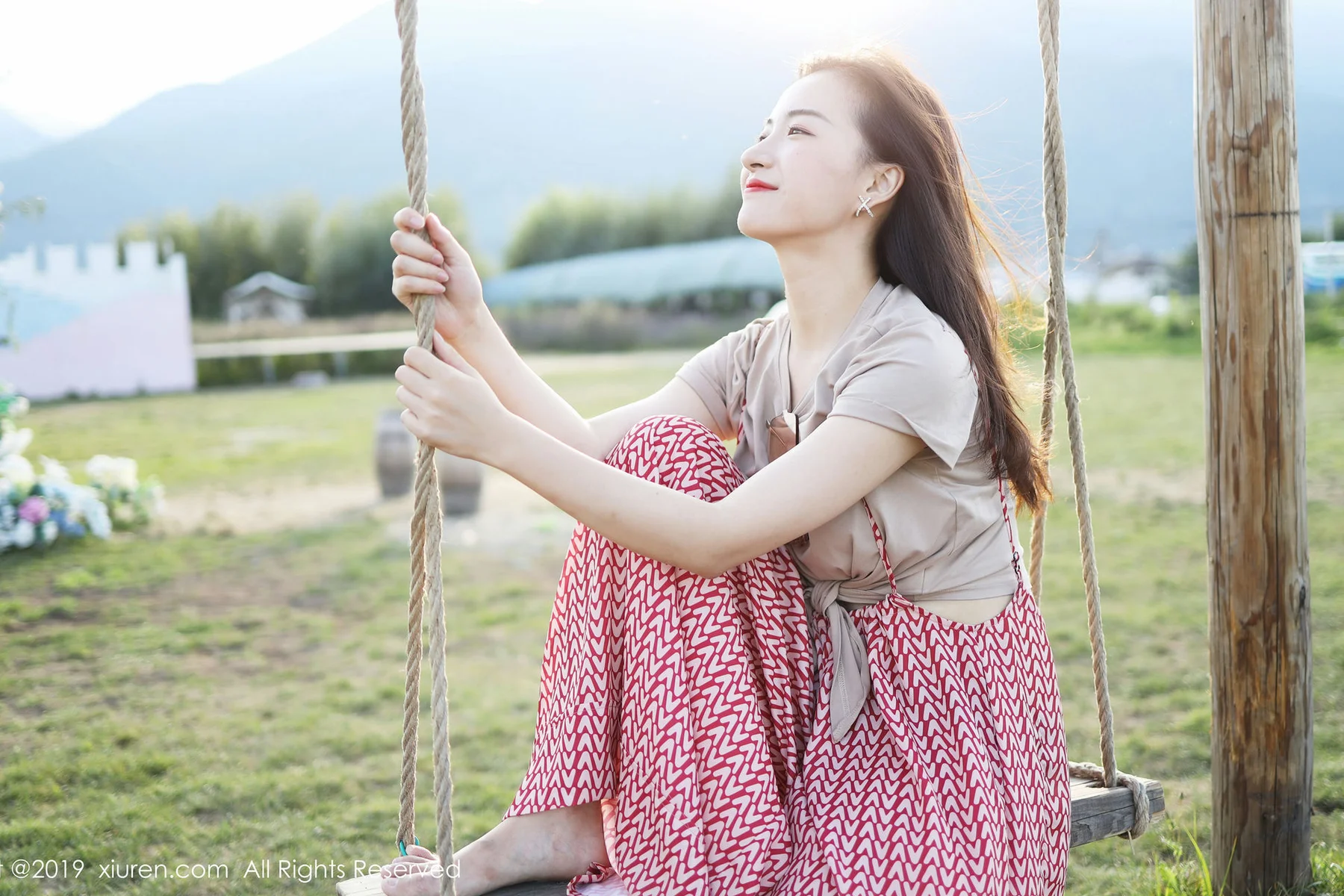 XiuRen 秀人 No.1718 气质梨涡妹 艺儿拿铁清新写真 - 46