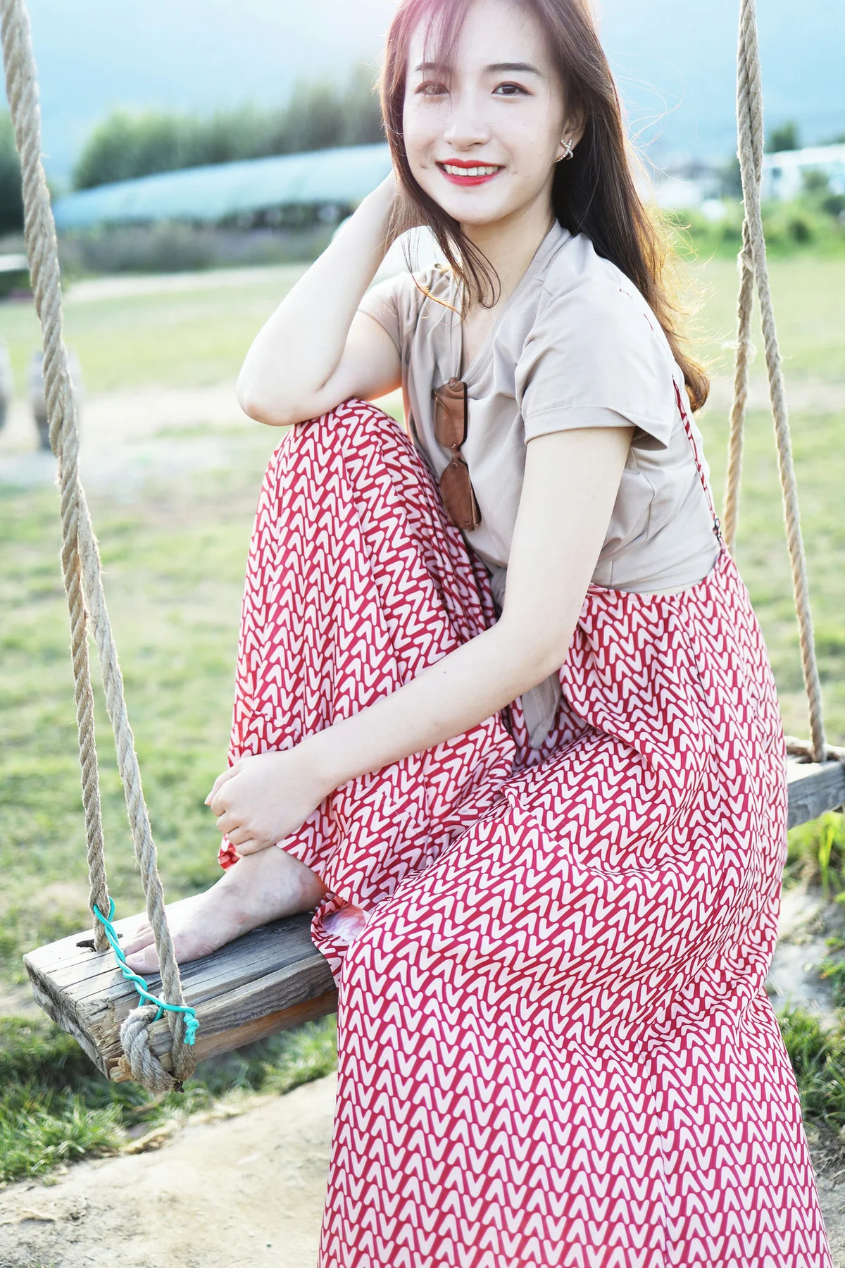 XiuRen 秀人 No.1718 气质梨涡妹 艺儿拿铁清新写真 - 50