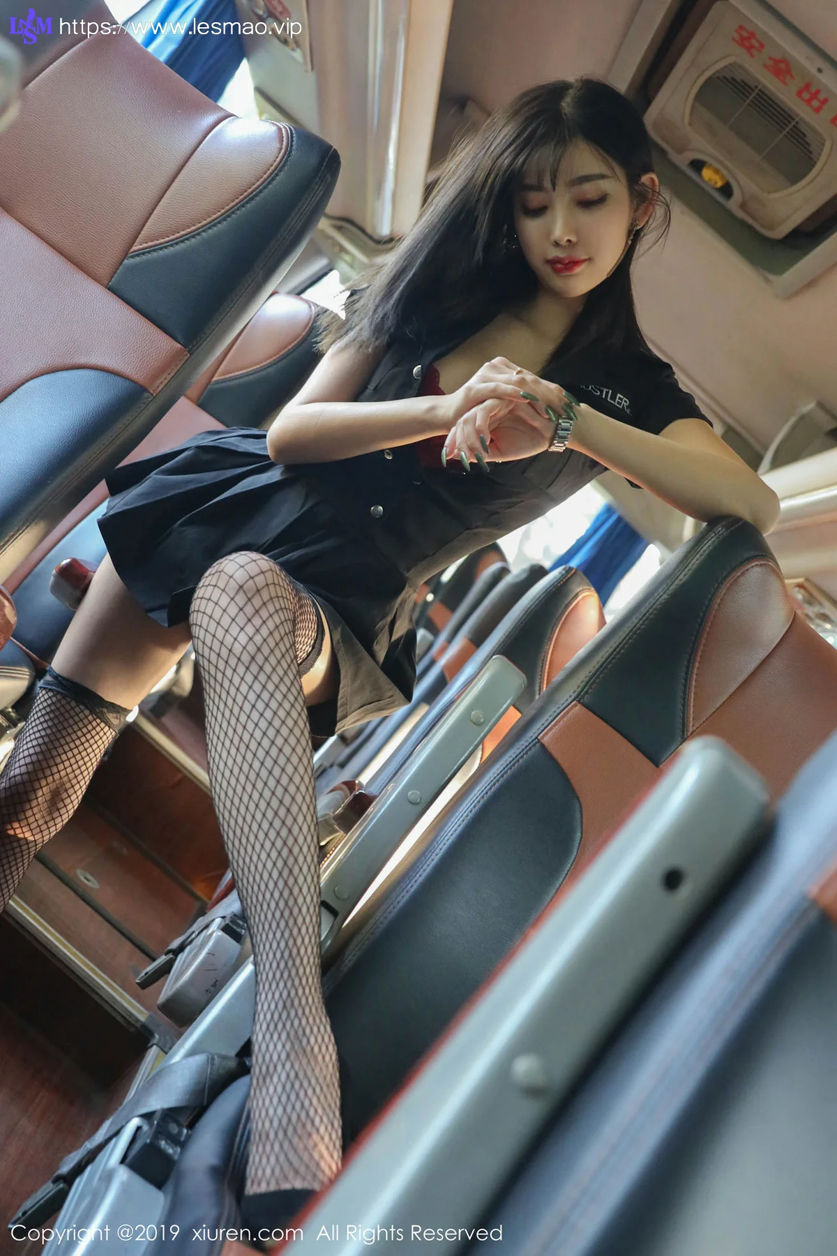 XiuRen 秀人 No.1771 大巴车主题拍摄警花制服 杨晨晨sugar - 15