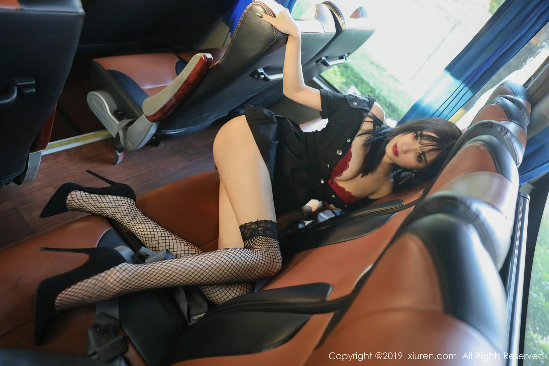 XiuRen 秀人 No.1771 大巴车主题拍摄警花制服 杨晨晨sugar - 34