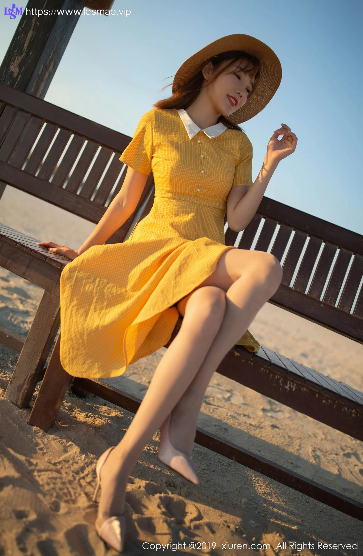 XiuRen 秀人 No.1812 女友互动写真 陆萱萱波斯湾畔海滨 - 12
