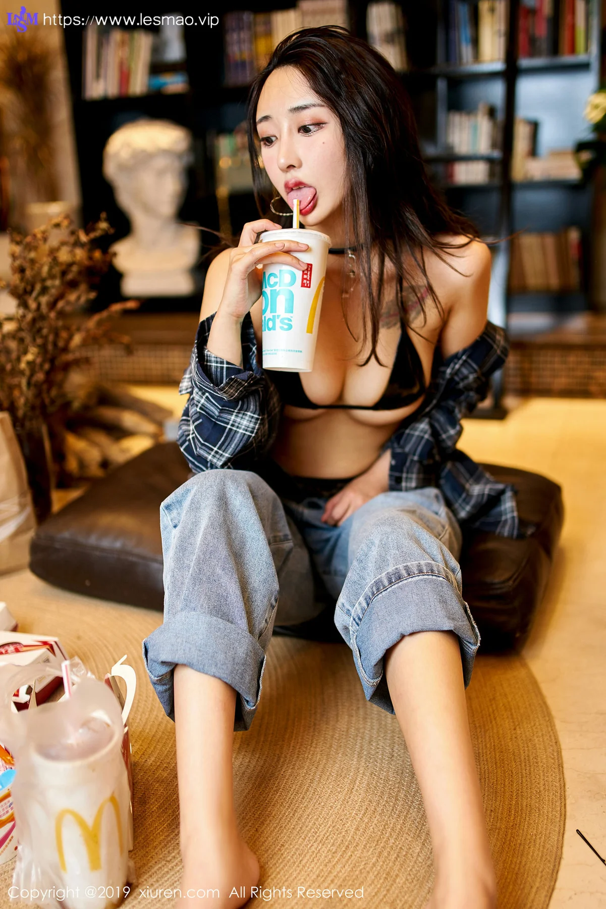 XiuRen 秀人 No.1847 三点式内衣与牛仔裤Betty林子欣 第二套写真 - 15