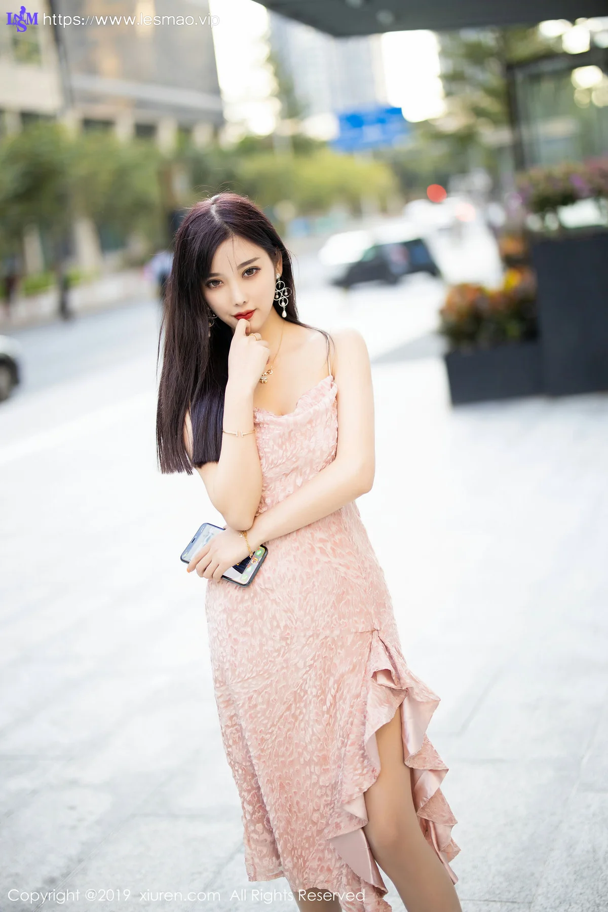 XiuRen 秀人 No.1857 车拍吊裙性感丝袜写真 杨晨晨sugar - 17