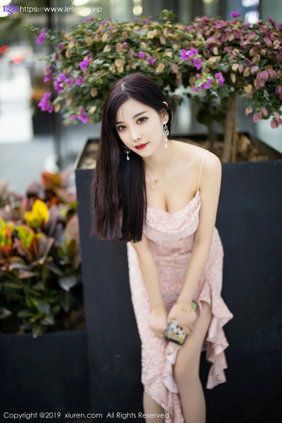 XiuRen 秀人 No.1857 车拍吊裙性感丝袜写真 杨晨晨sugar - 20