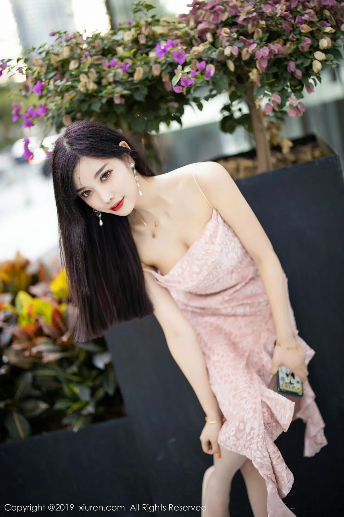 XiuRen 秀人 No.1857 车拍吊裙性感丝袜写真 杨晨晨sugar - 21
