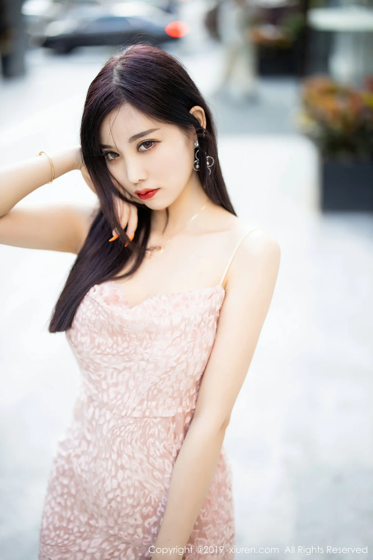 XiuRen 秀人 No.1857 车拍吊裙性感丝袜写真 杨晨晨sugar - 26