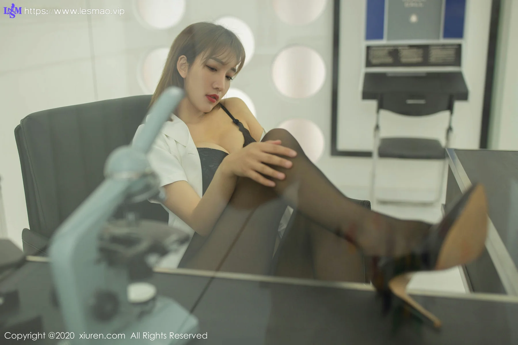XiuRen 秀人 No.1931 实验室美女写真 陆萱萱 - 28
