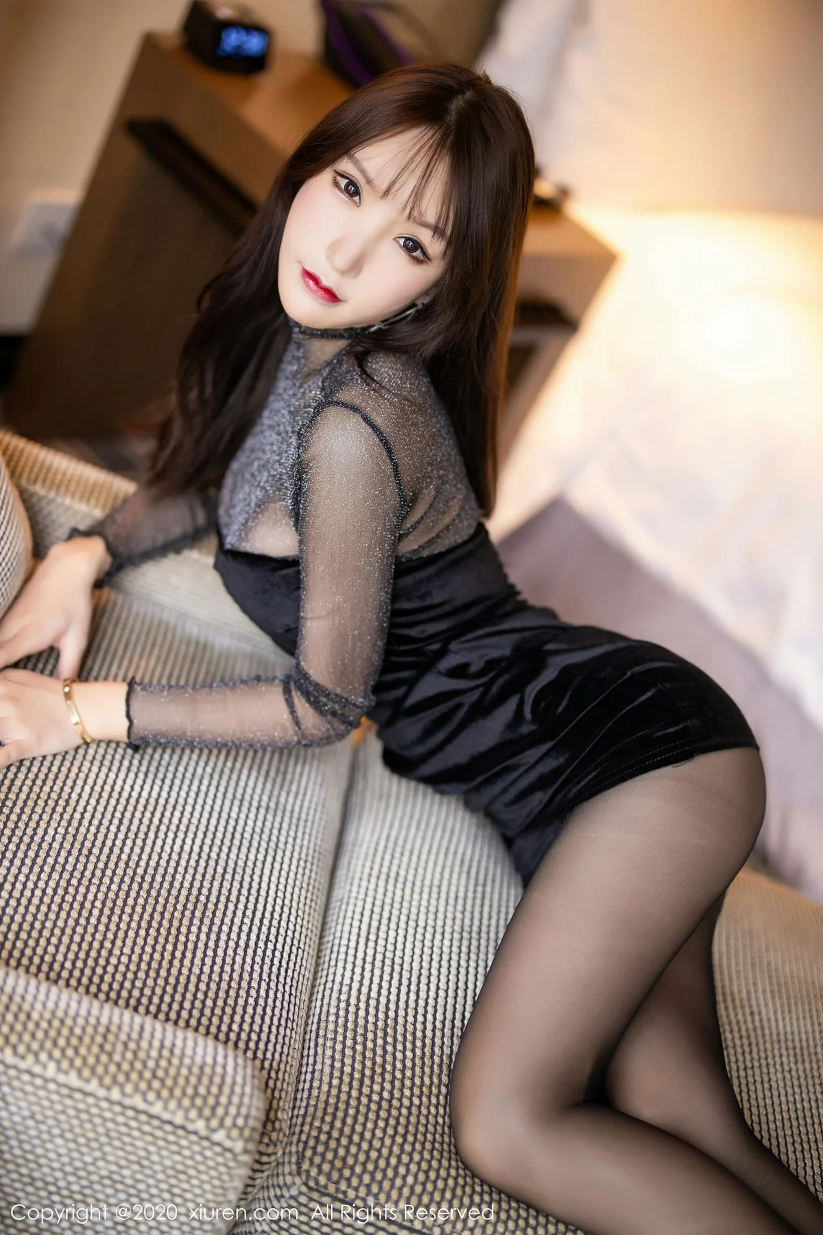XiuRen 秀人 No.1937 抹胸礼群119P酥胸 周于希Sandy 黑丝美腿写真 - 48