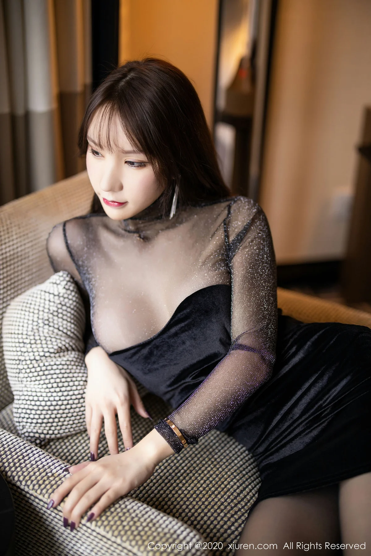 XiuRen 秀人 No.1937 抹胸礼群119P酥胸 周于希Sandy 黑丝美腿写真 - 50