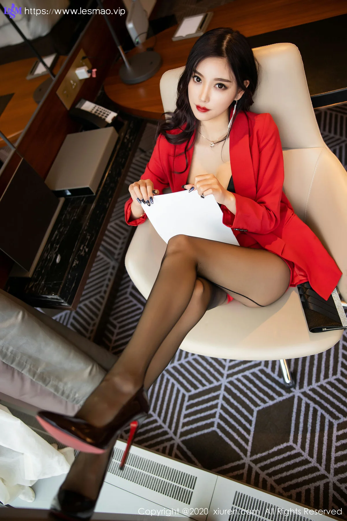 XiuRen 秀人 No.2069 诱人职业装 杨晨晨sugar 性感私房写真 - 34