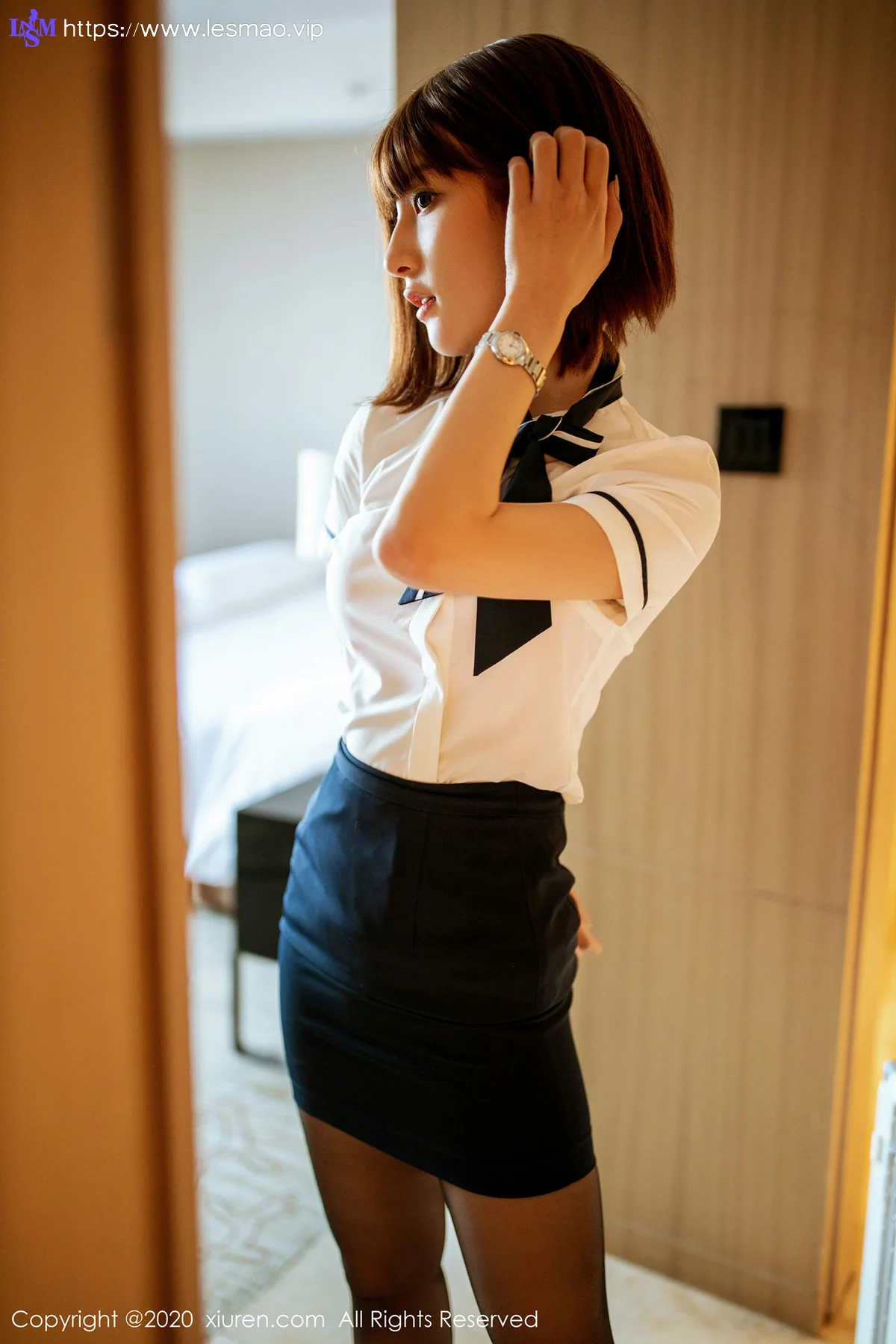 XiuRen 秀人 No.2082 空乘制服与黑丝 林文文yooki 空姐写真 - 16