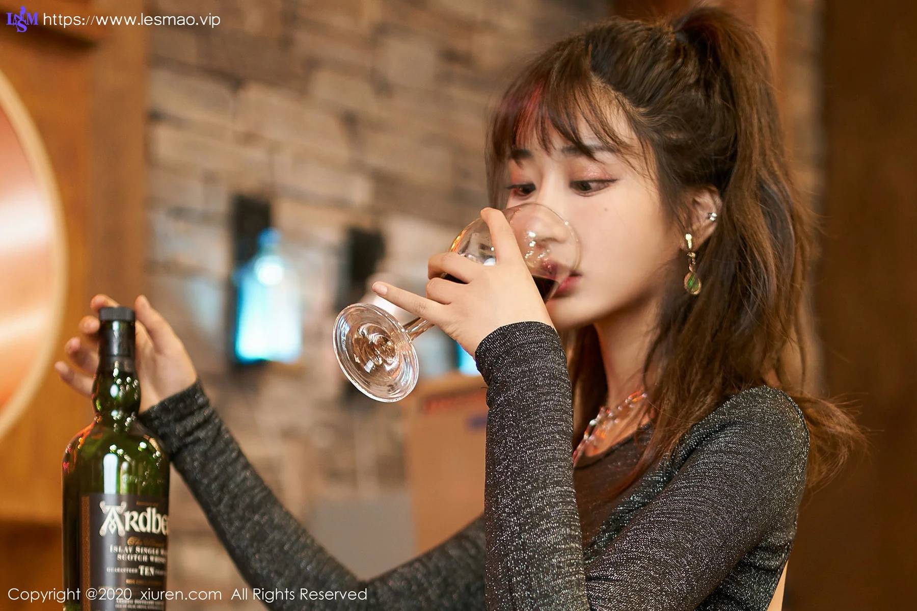 XiuRen 秀人 No.2085 酒吧主题写真 Betty林子欣 - 18