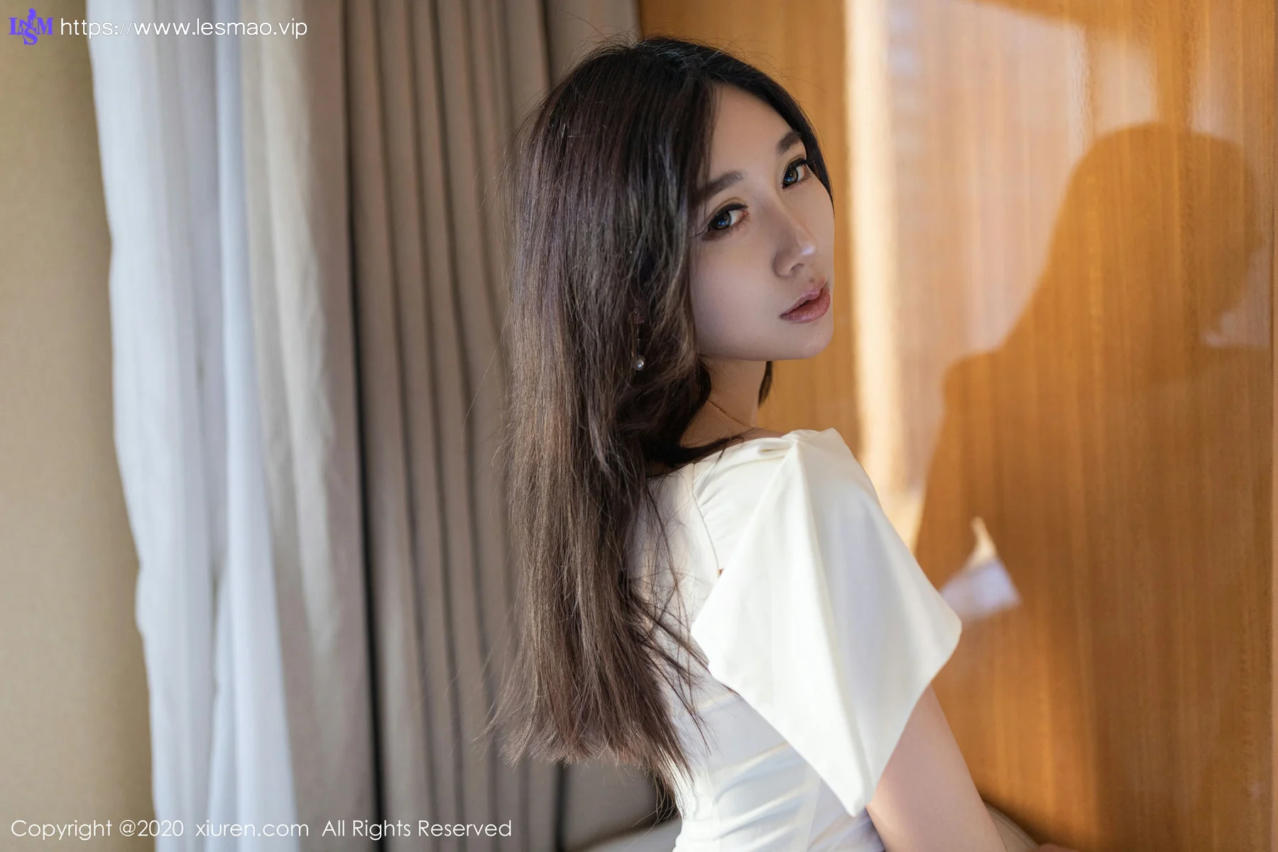 XiuRen 秀人 No.2097 伊思思niko 典雅气质长裙第二套写真 - 13
